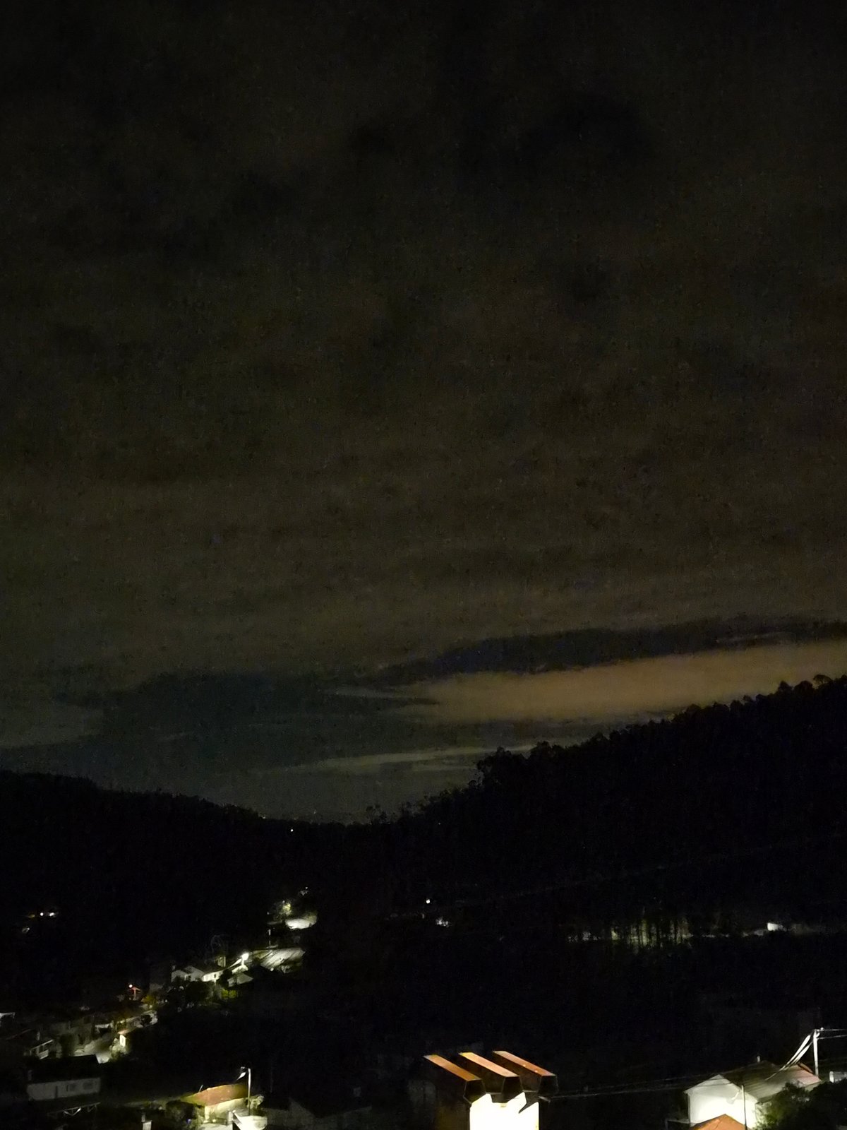 Nighttime views of Cávado River documented in Barcelos, Portugal