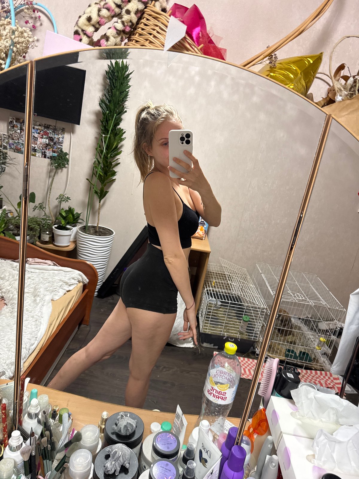 Bedroom selfie session captured by multiple witnesses over 7 minutes