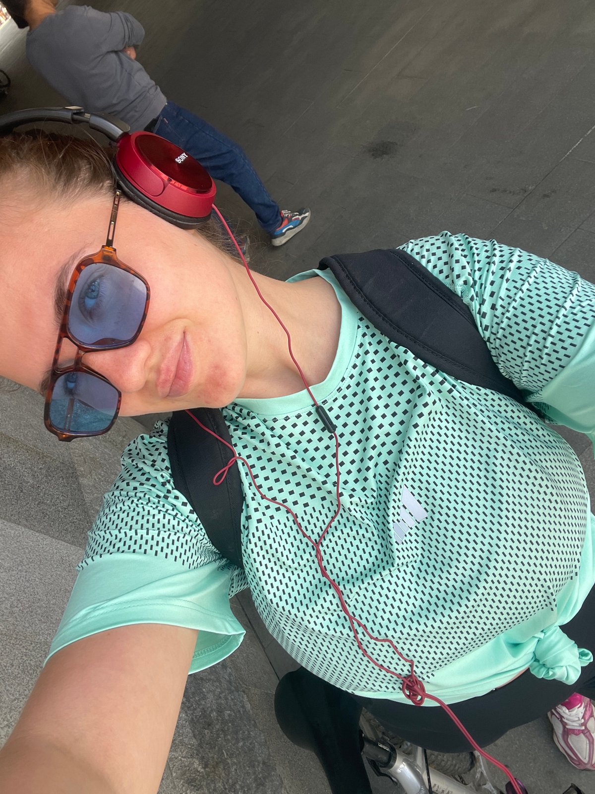 Woman takes playful selfies near Moscow railway terminal with cyclists