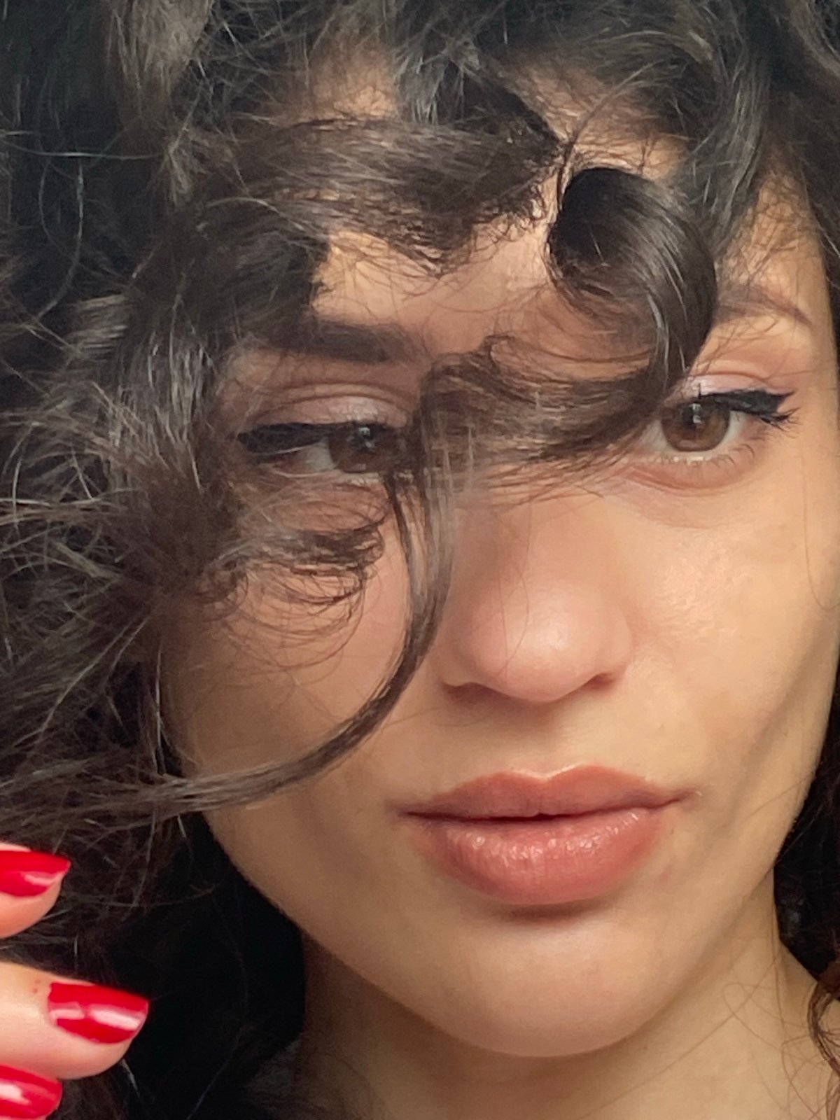 Woman conducts lengthy selfie session in Sofia apartment