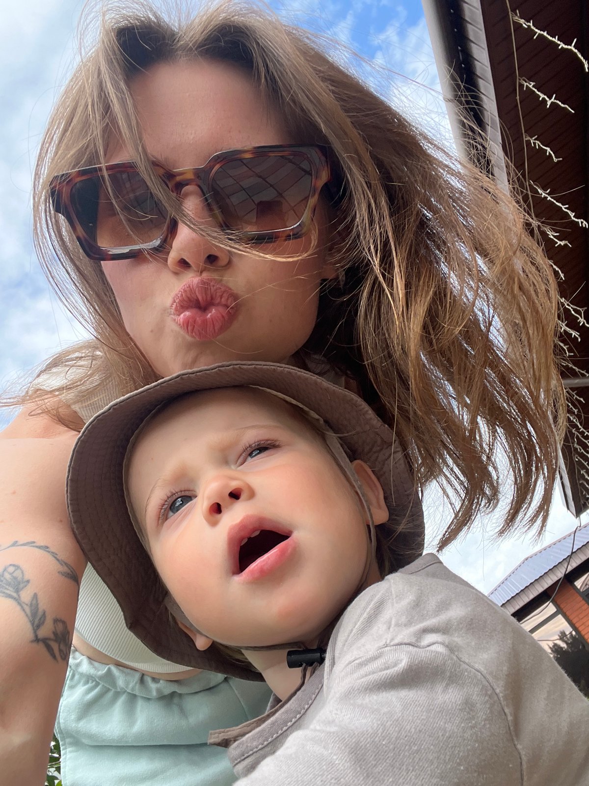 Morning photo session with mother and toddler in Chaikovsky