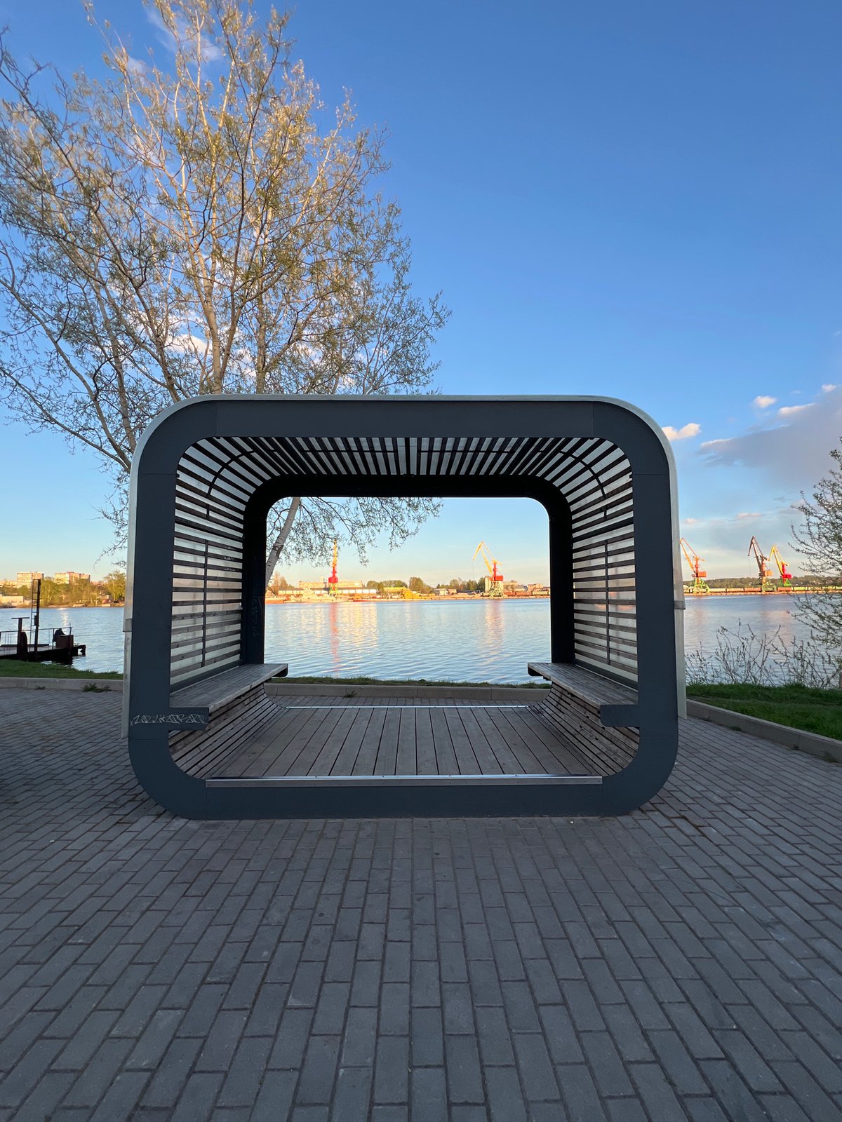 Spring evening life documented across Cherepovets waterfront and streets