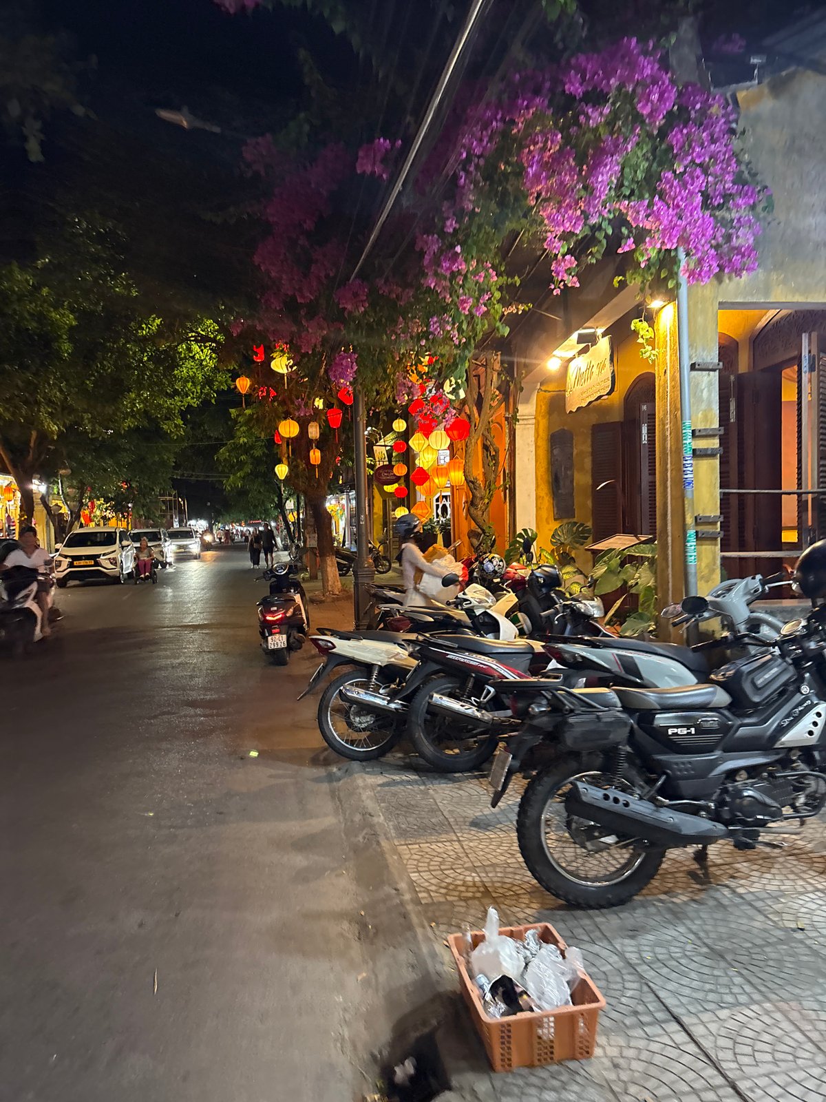 Evening life documented in Hội An Ward, Vietnam