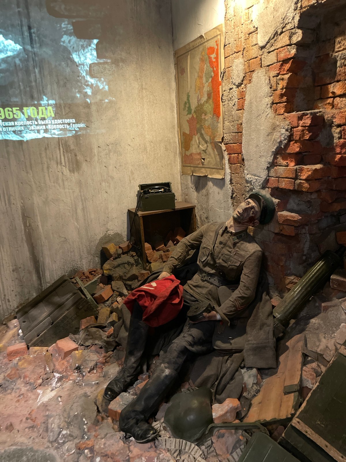 Museum visitors document WWII exhibits in Moscow