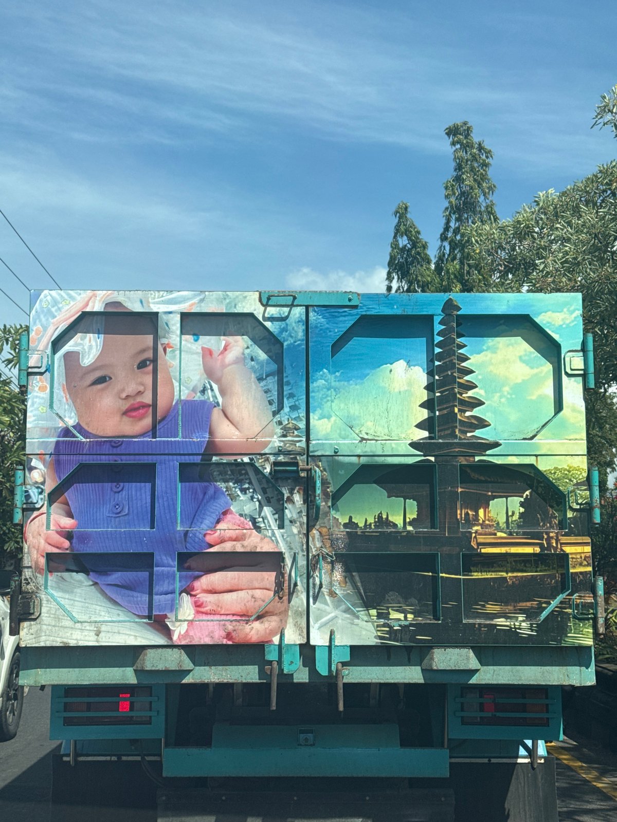 Decorated truck spotted on Denpasar street early morning
