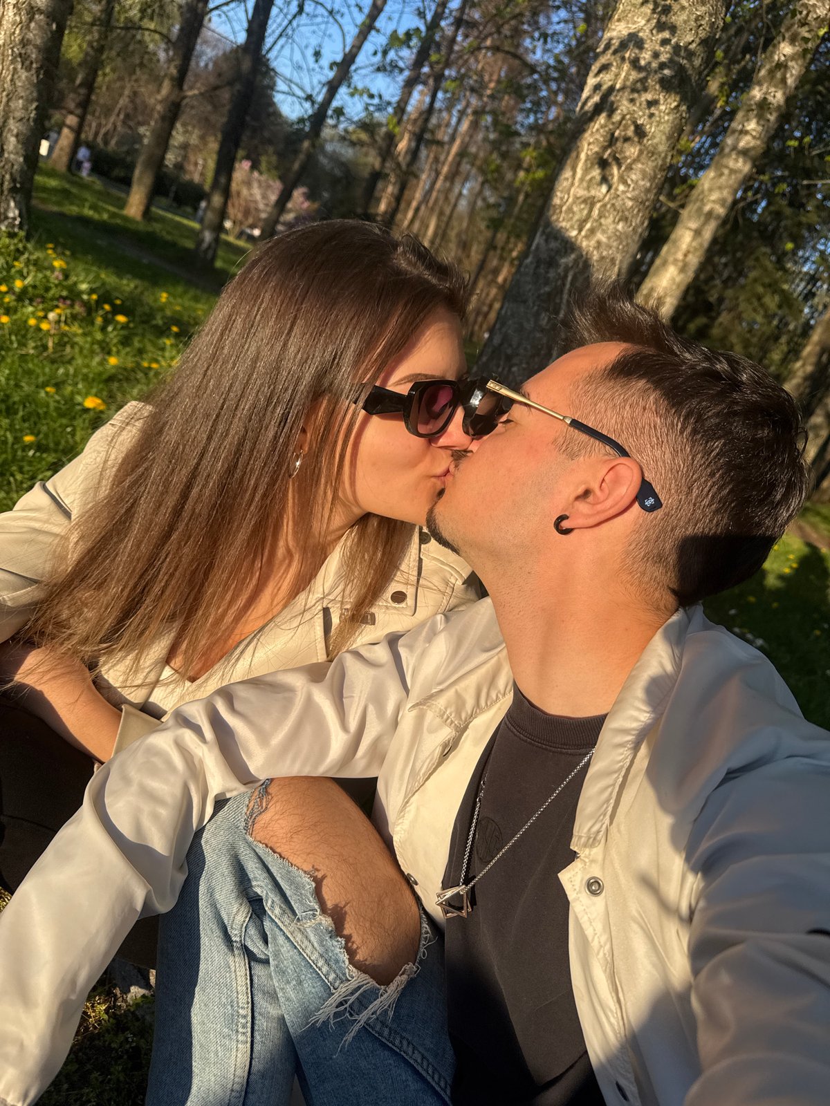 Couple shares intimate moment in Sofia streets