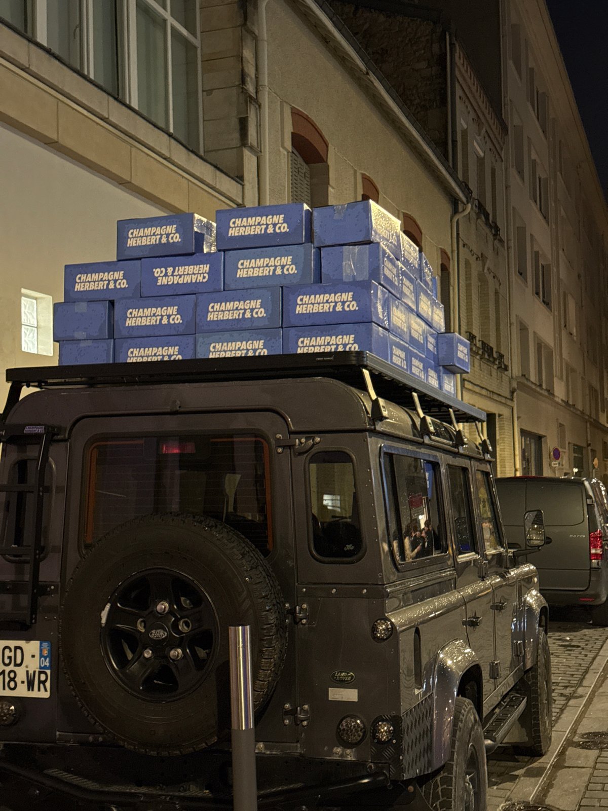 Champagne delivery and cellar tour draws crowd in Reims