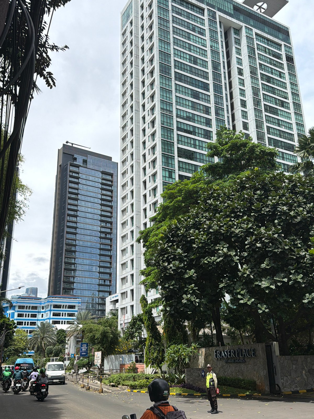 Routine street activity documented in South Jakarta district