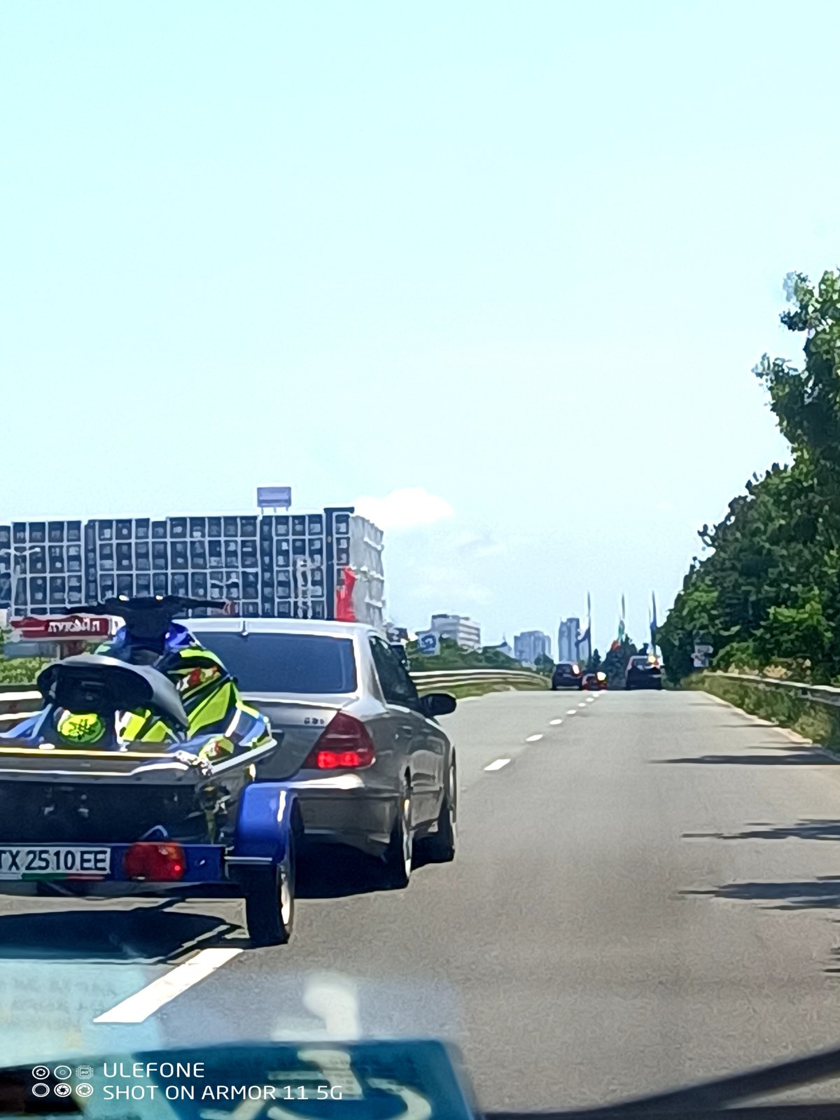 Mercedes tows jet ski trailer on Burgas road