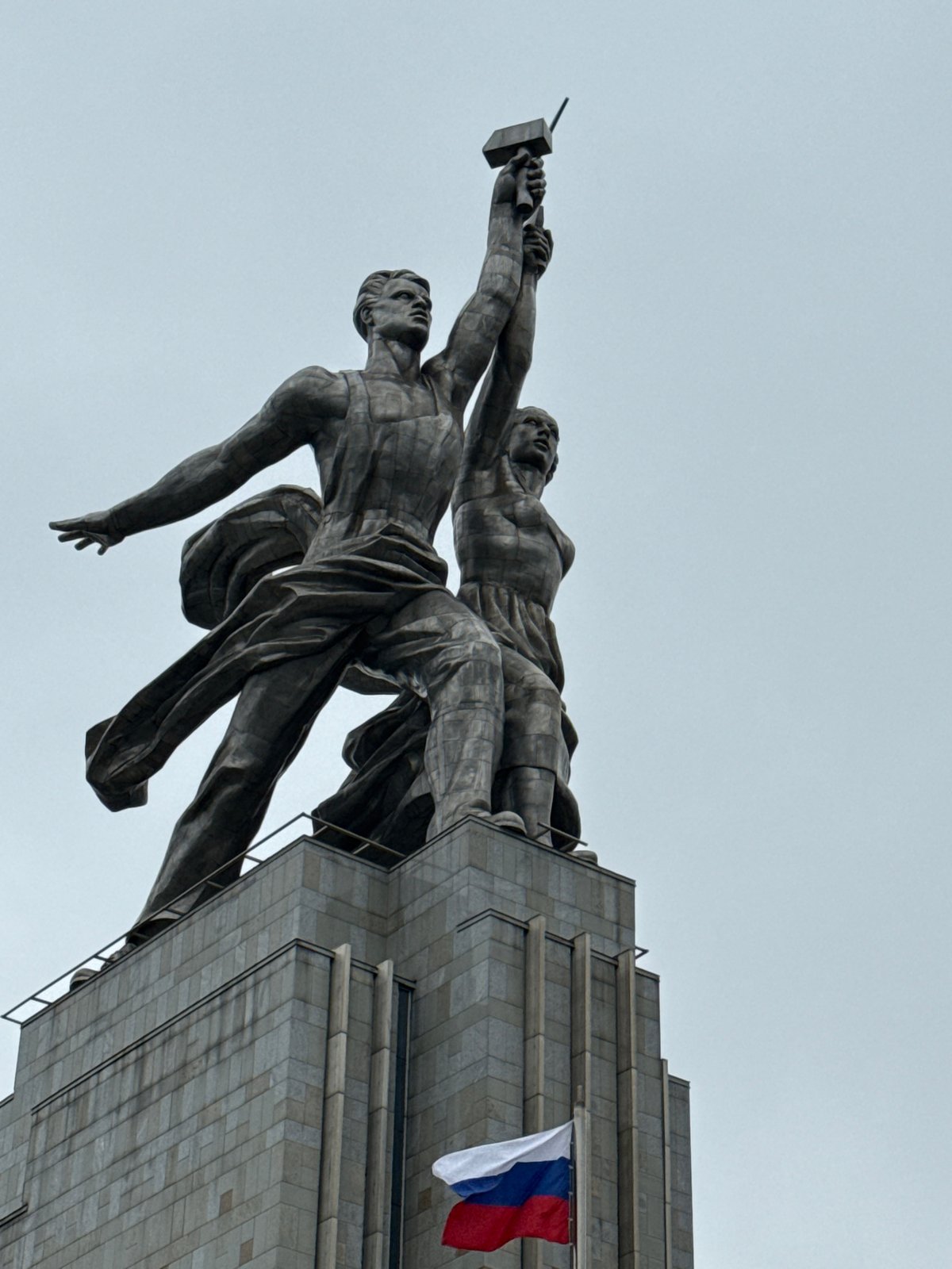 Iconic Soviet monument documented by witnesses in Moscow