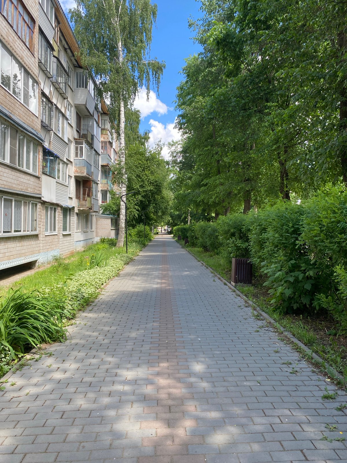 Morning stroll through Chaikovsky captures everyday Russian city life