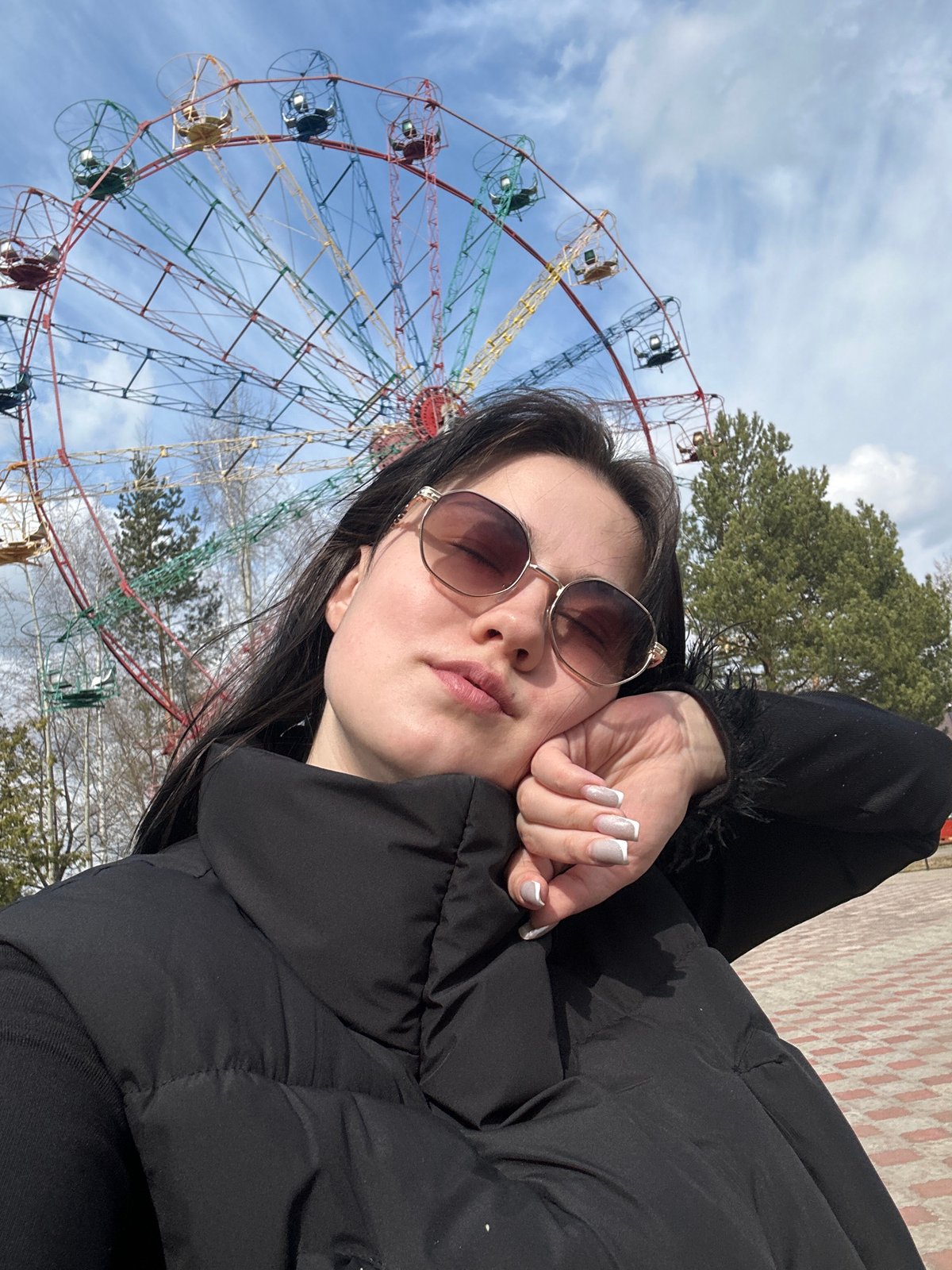 Spring amusement park visit documented in Chaikovsky, Russia