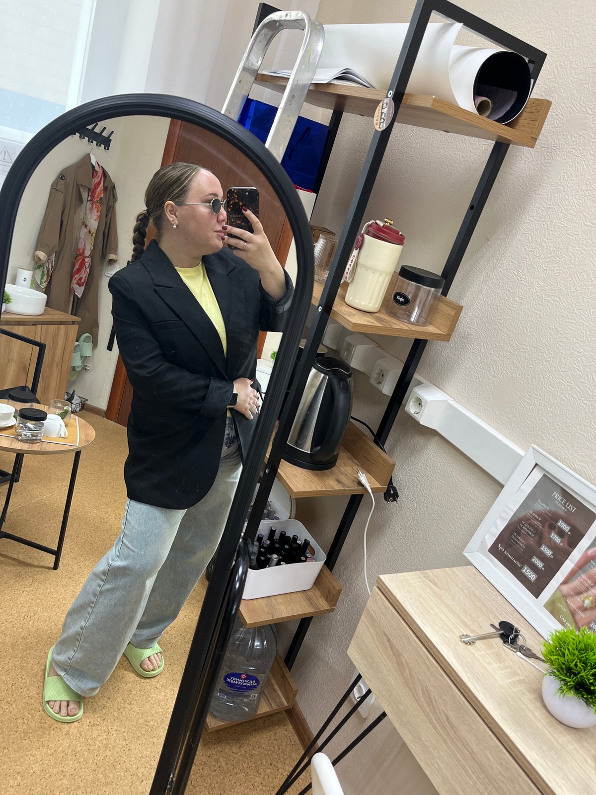 Person takes mirror selfies in Chaikovsky apartment early morning