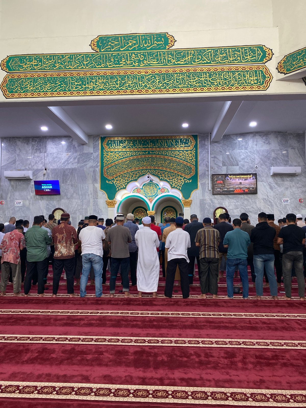 Morning prayers and daily life at Lhokseumawe mosque documented