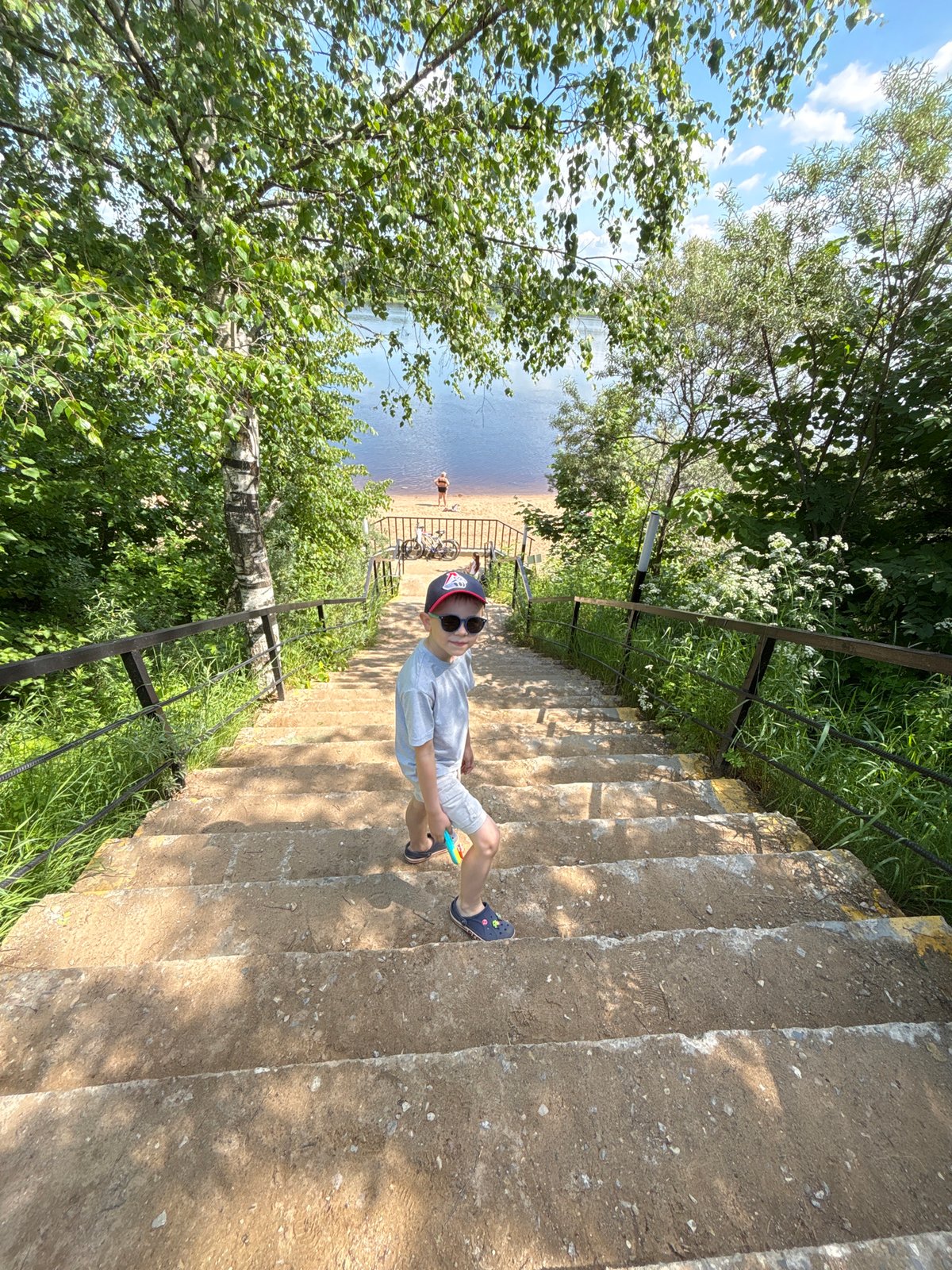Family explores Yaroslavl nature spots during morning outing
