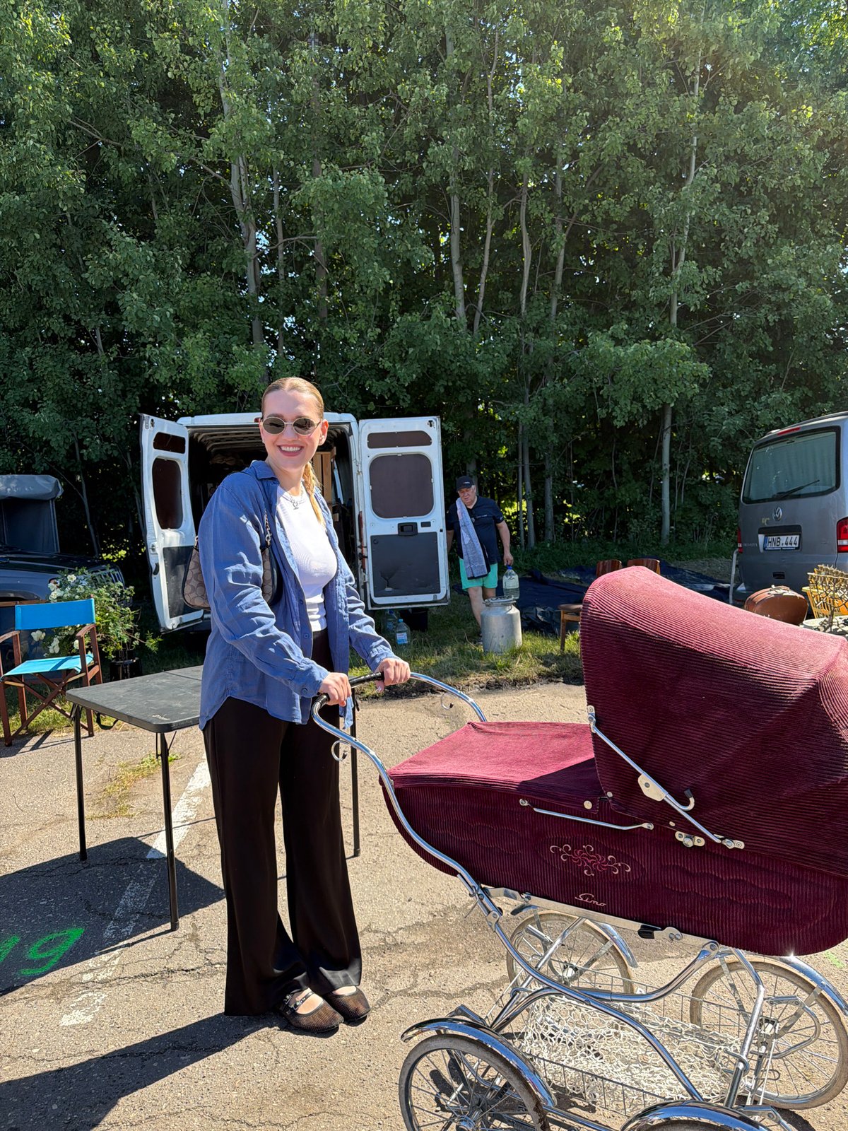 Morning flea market draws shoppers to vintage stalls in Riga