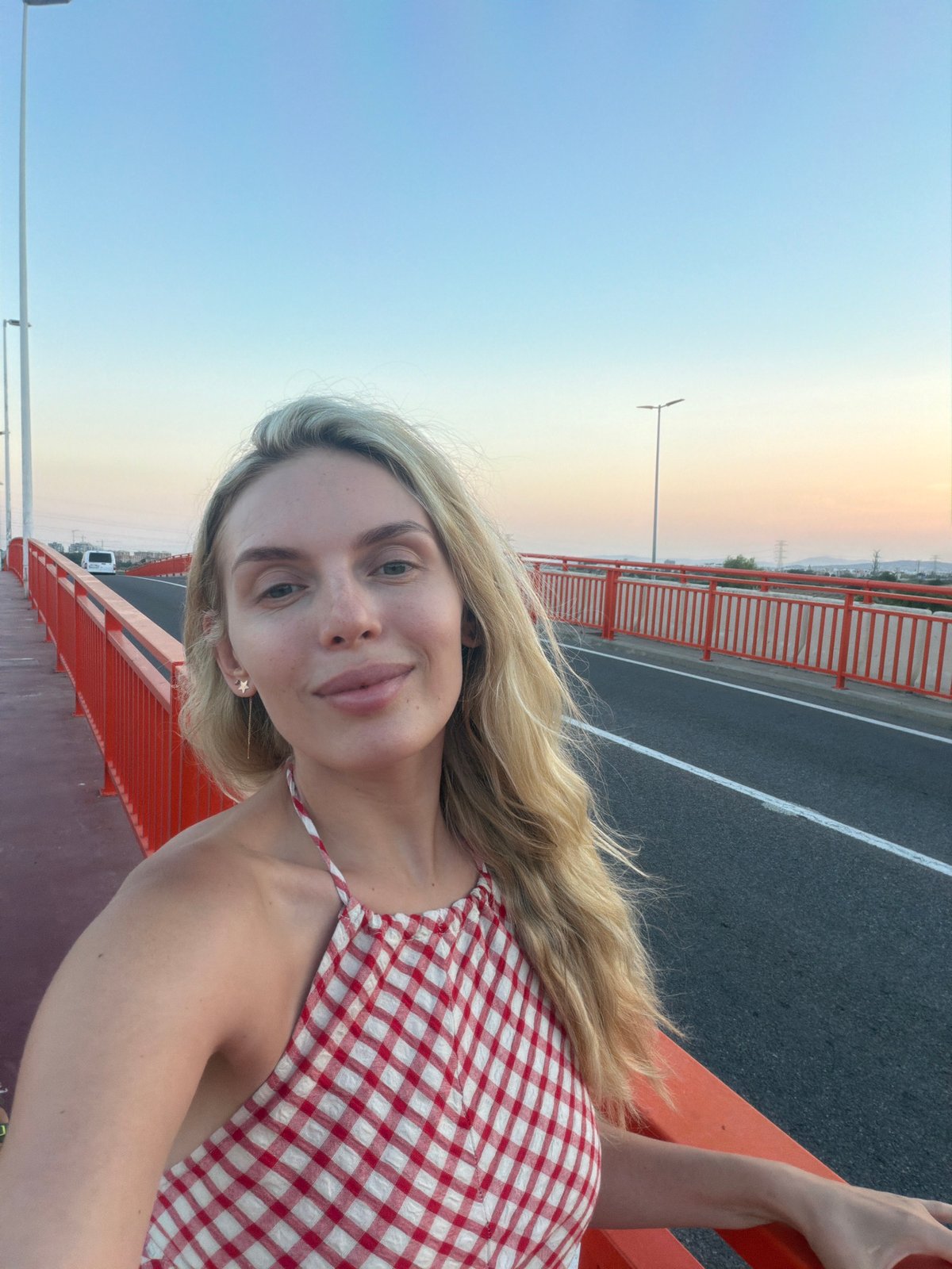 Sunset selfies and highway views on Valencia's outskirts