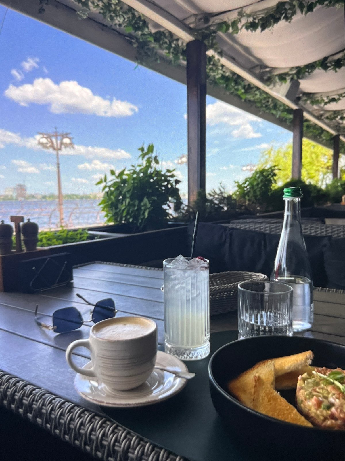 Everyday life in Bilenke: gardens, pets, food, and streets