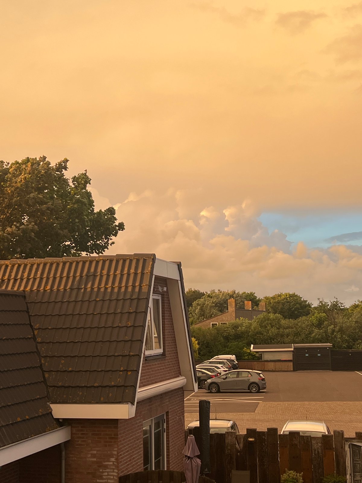 Orange-tinted sky observed over residential Petten, Netherlands