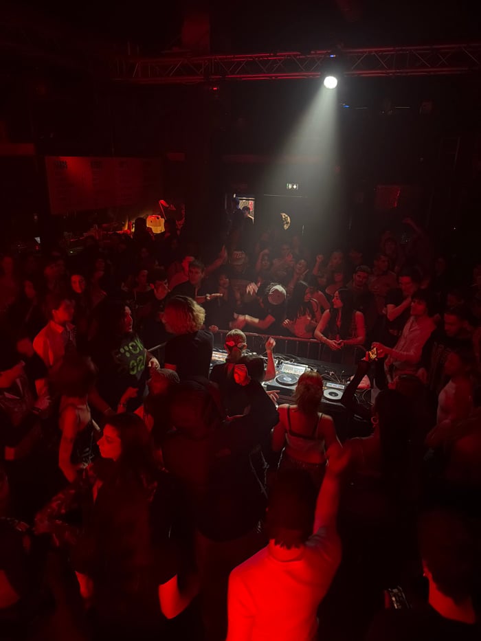 Late-night concert draws packed crowds in Paris venue