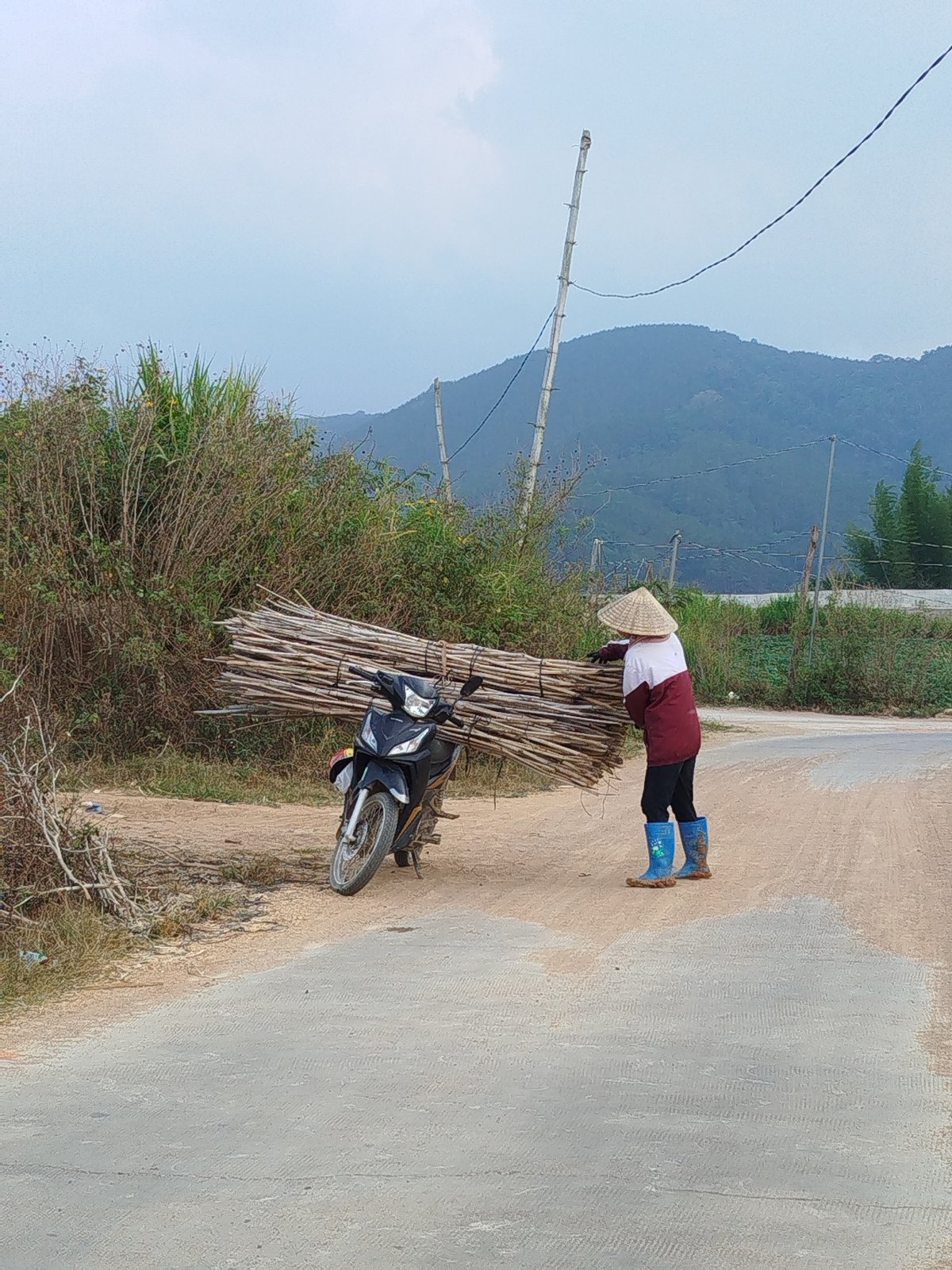Rural worker documented in Krăng Chớ, Vietnam under overcast skies