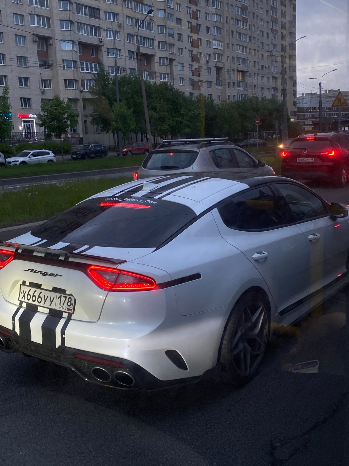 Ordinary Thursday evening moments documented across Saint Petersburg