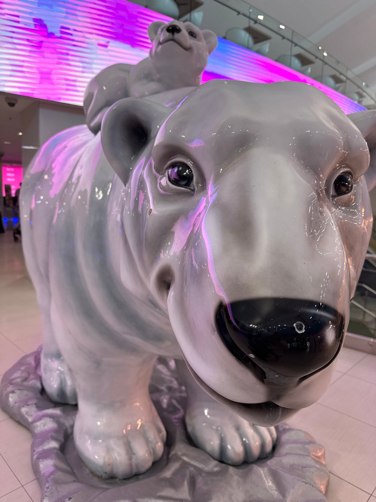 Spring day visitors explore VDNKh and Moskvarium attractions in Moscow