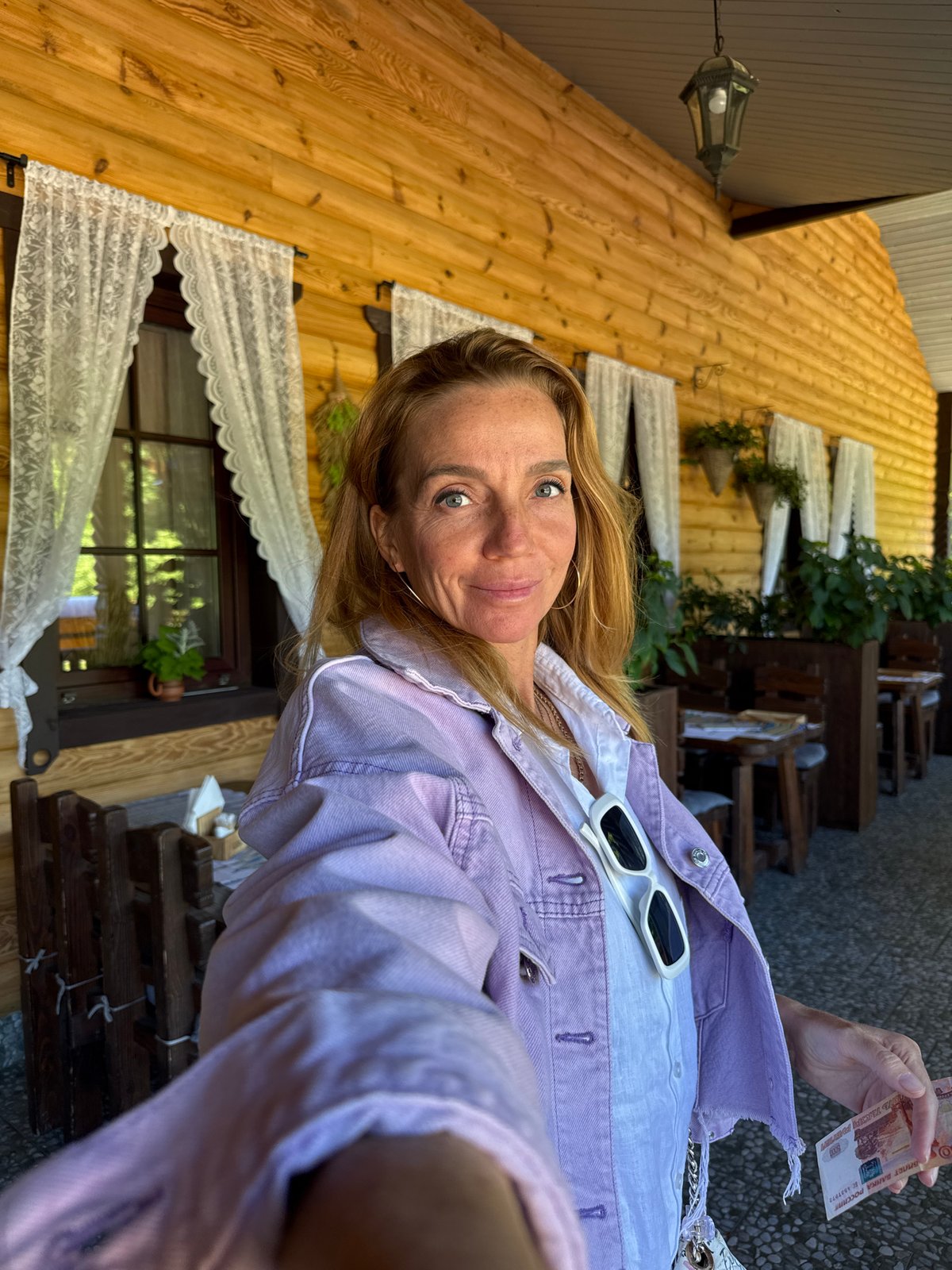Tourist explores Veliky Novgorod markets, dining, crafts in 38 minutes