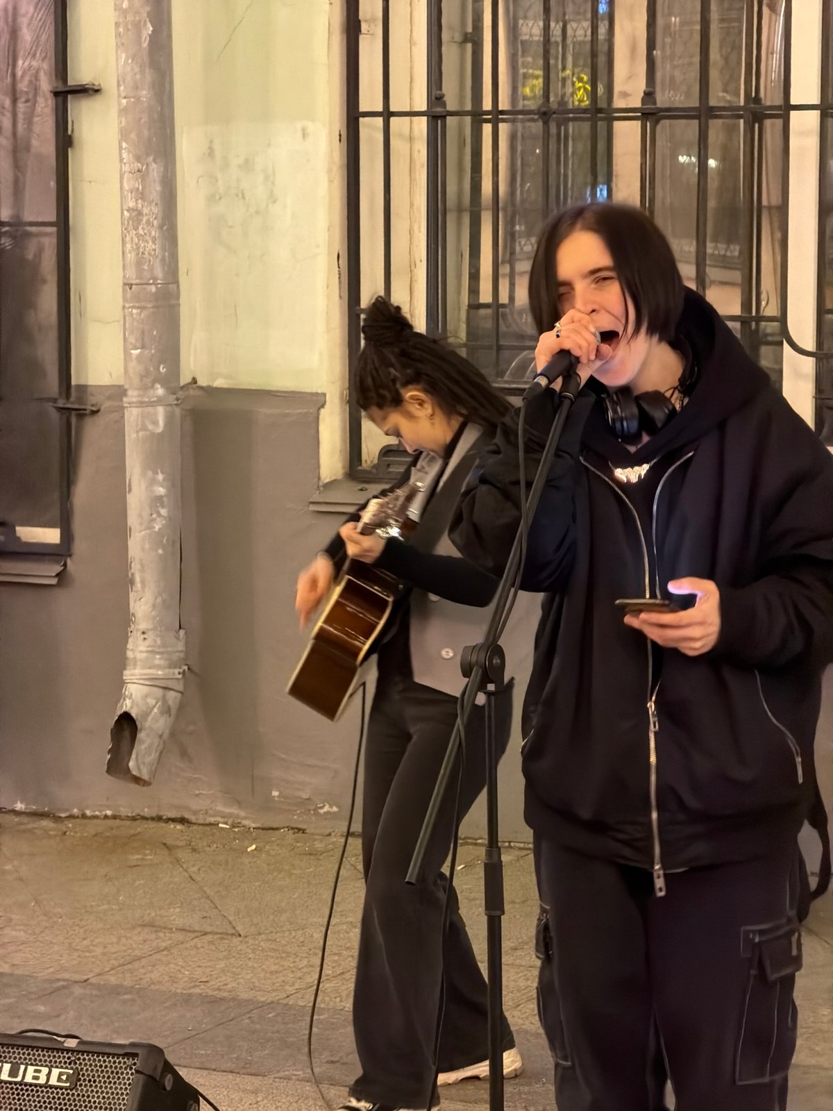 Evening street musicians perform acoustic set in Moscow