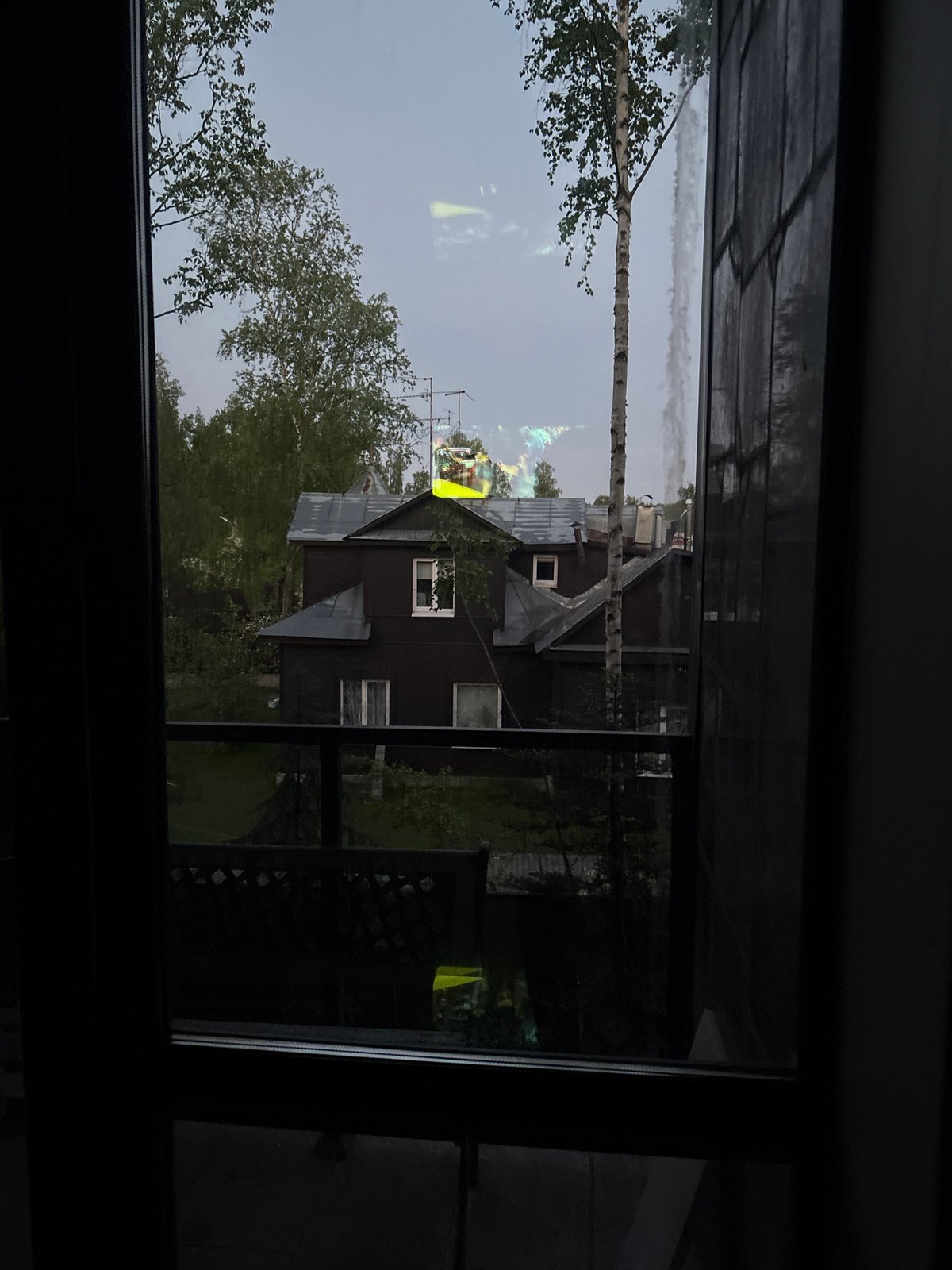 Nighttime residential street view documented in Saint Petersburg