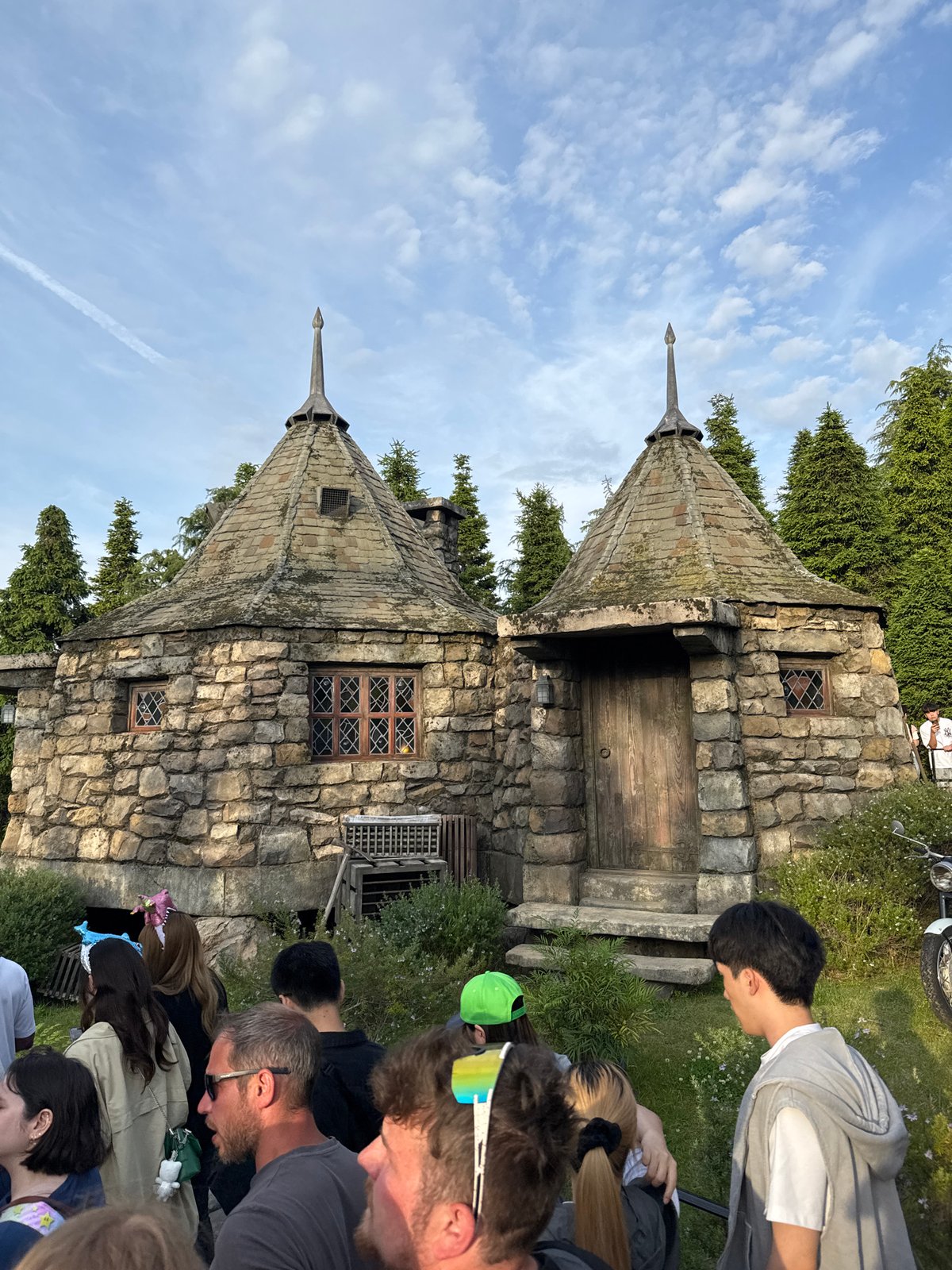Crowds gather at Hogwarts Castle, Universal Studios Japan