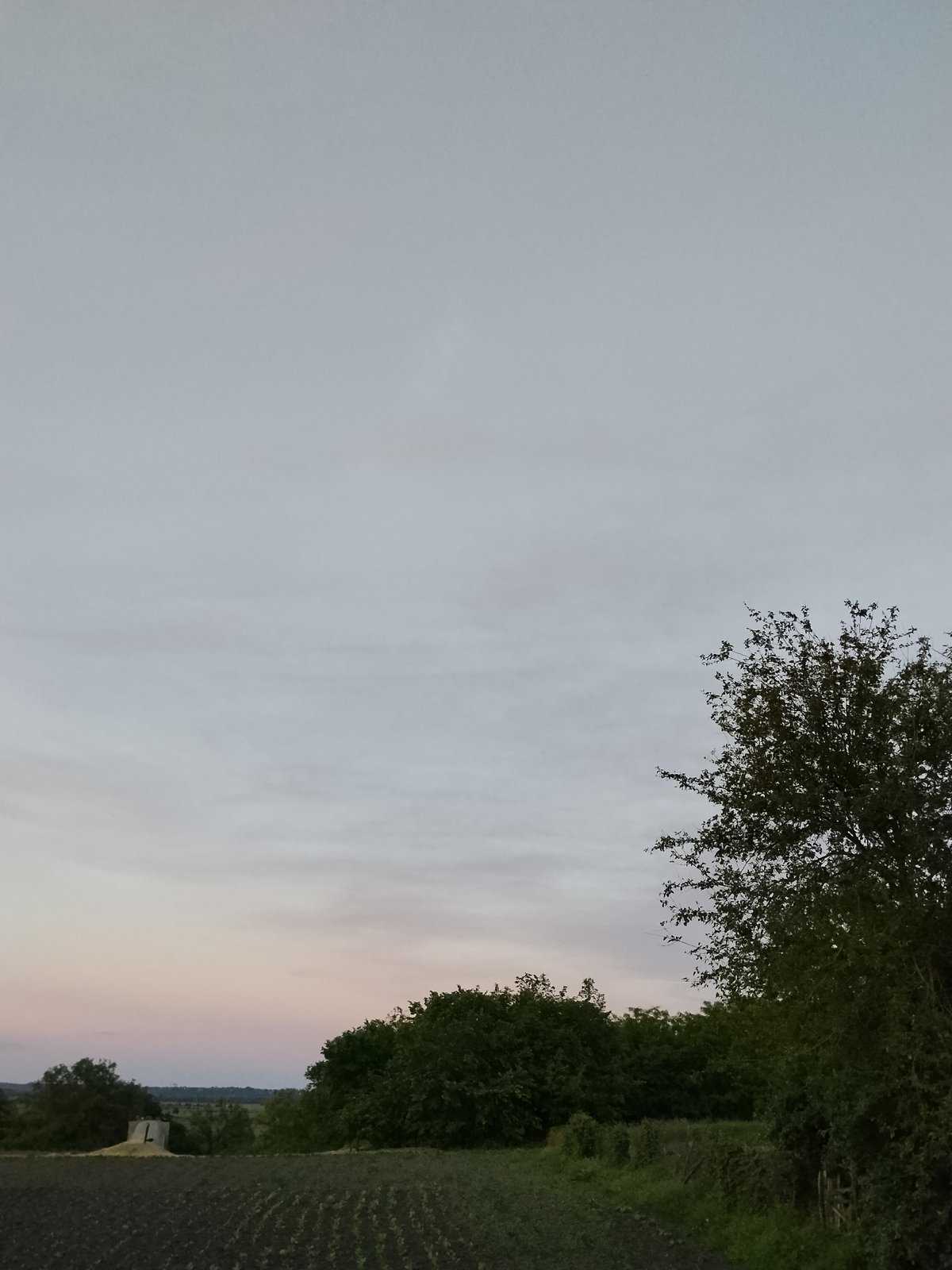 Observer documents changing skies, solar halo in rural Ukraine