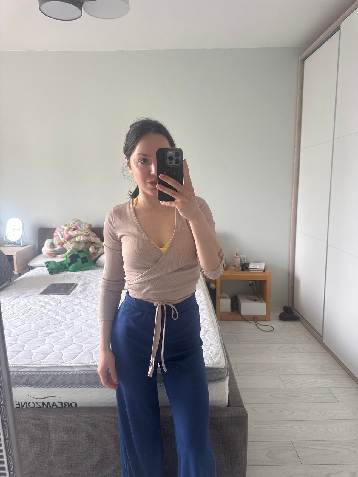 Woman takes selfies, child bakes cookies at Burgas home