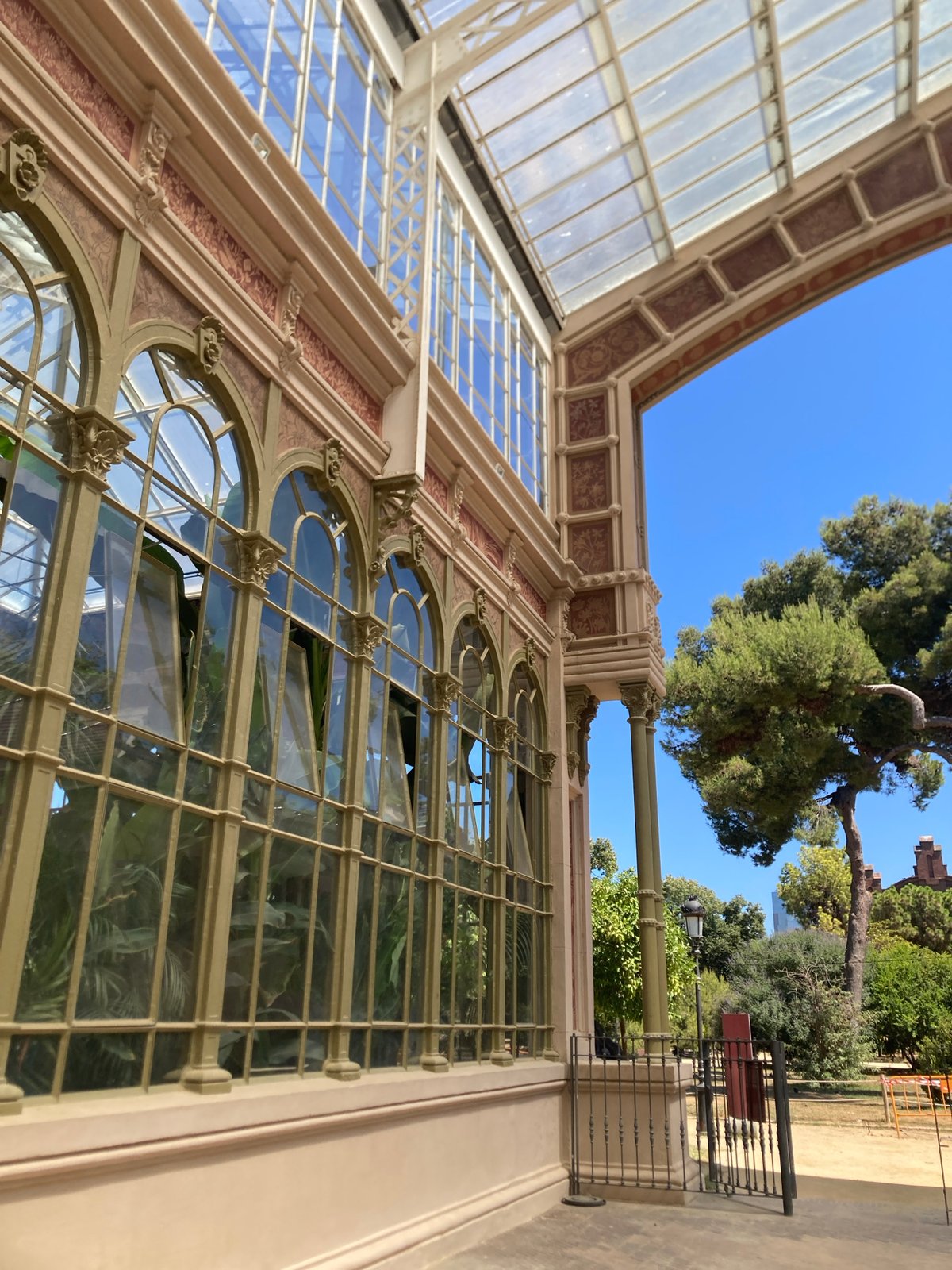 Exploring Ciutadella Park's gardens and greenhouse on a sunny afternoon