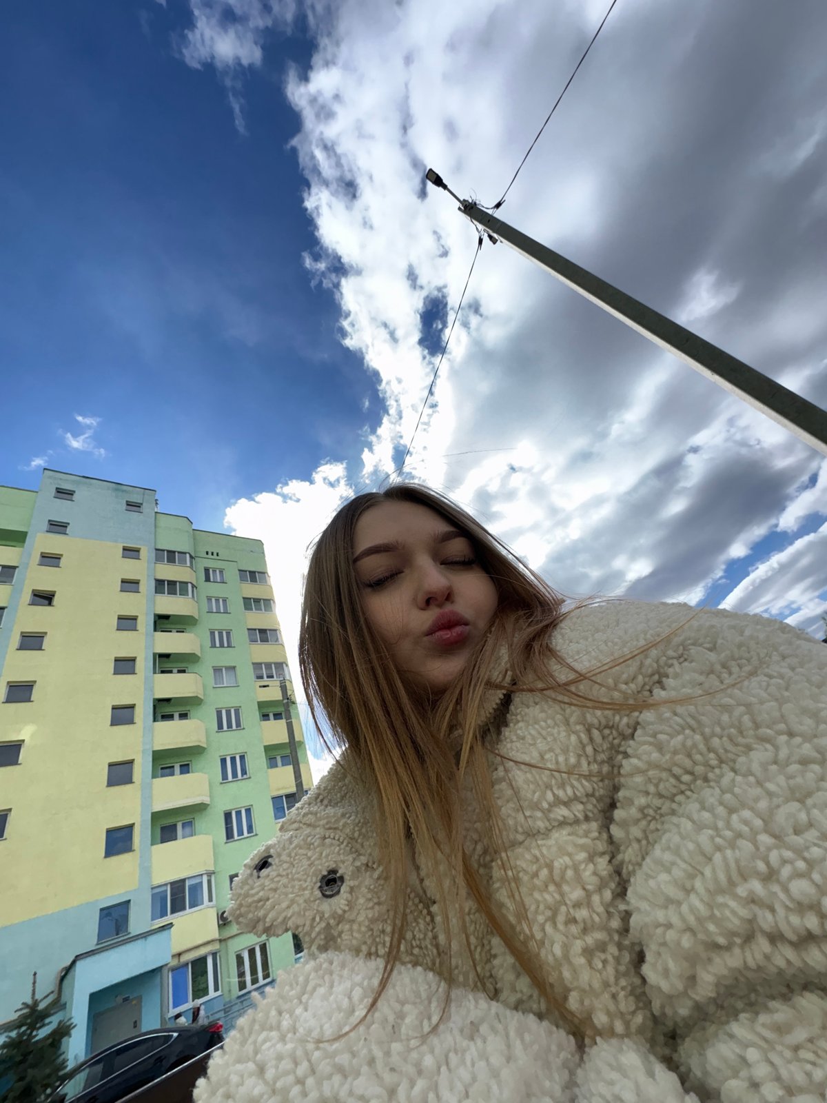 Spring day captured in ordinary moments across Chaikovsky, Russia