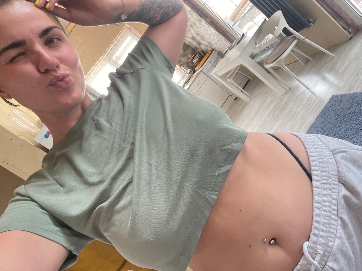Morning workout and selfies in a Moscow construction-site interior