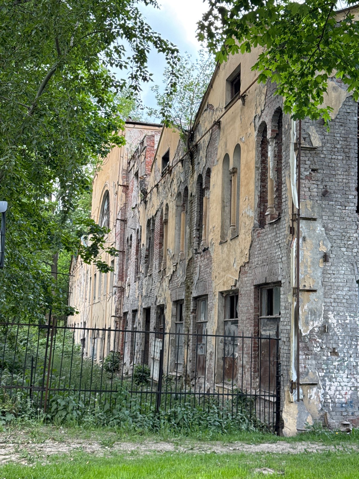 Photographer captures Saint Petersburg streetscapes in brief afternoon walkabout