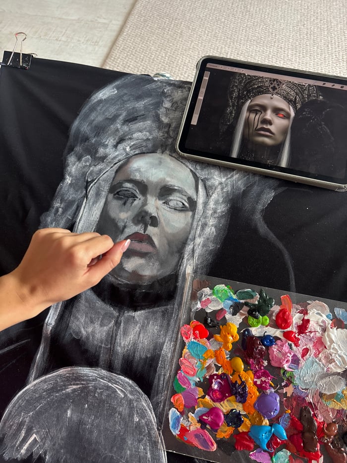 Artist creates woman's portrait on black canvas in Krasnoyarsk