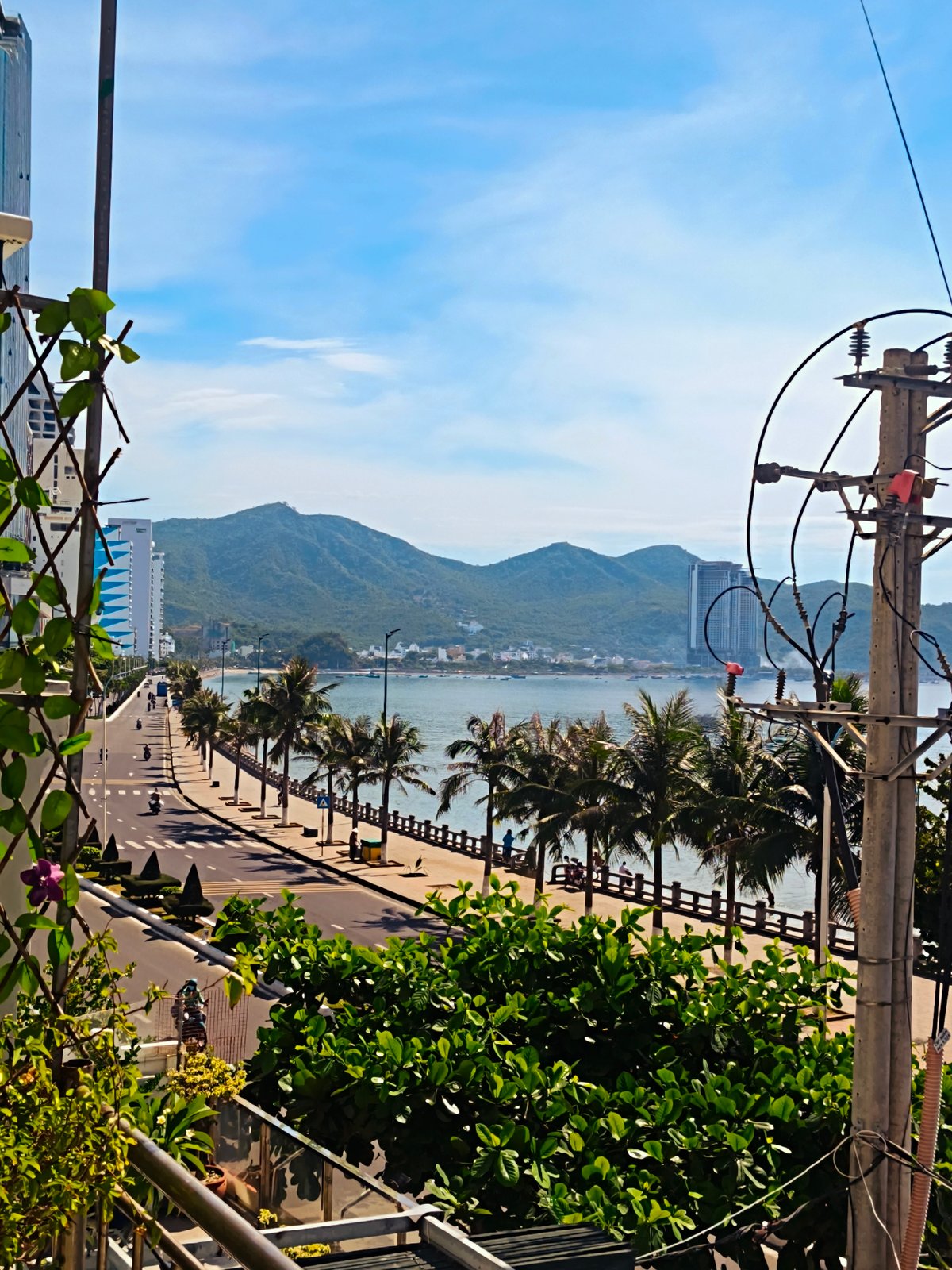 Sunny snapshots of Nha Trang's coastal streets and ocean views