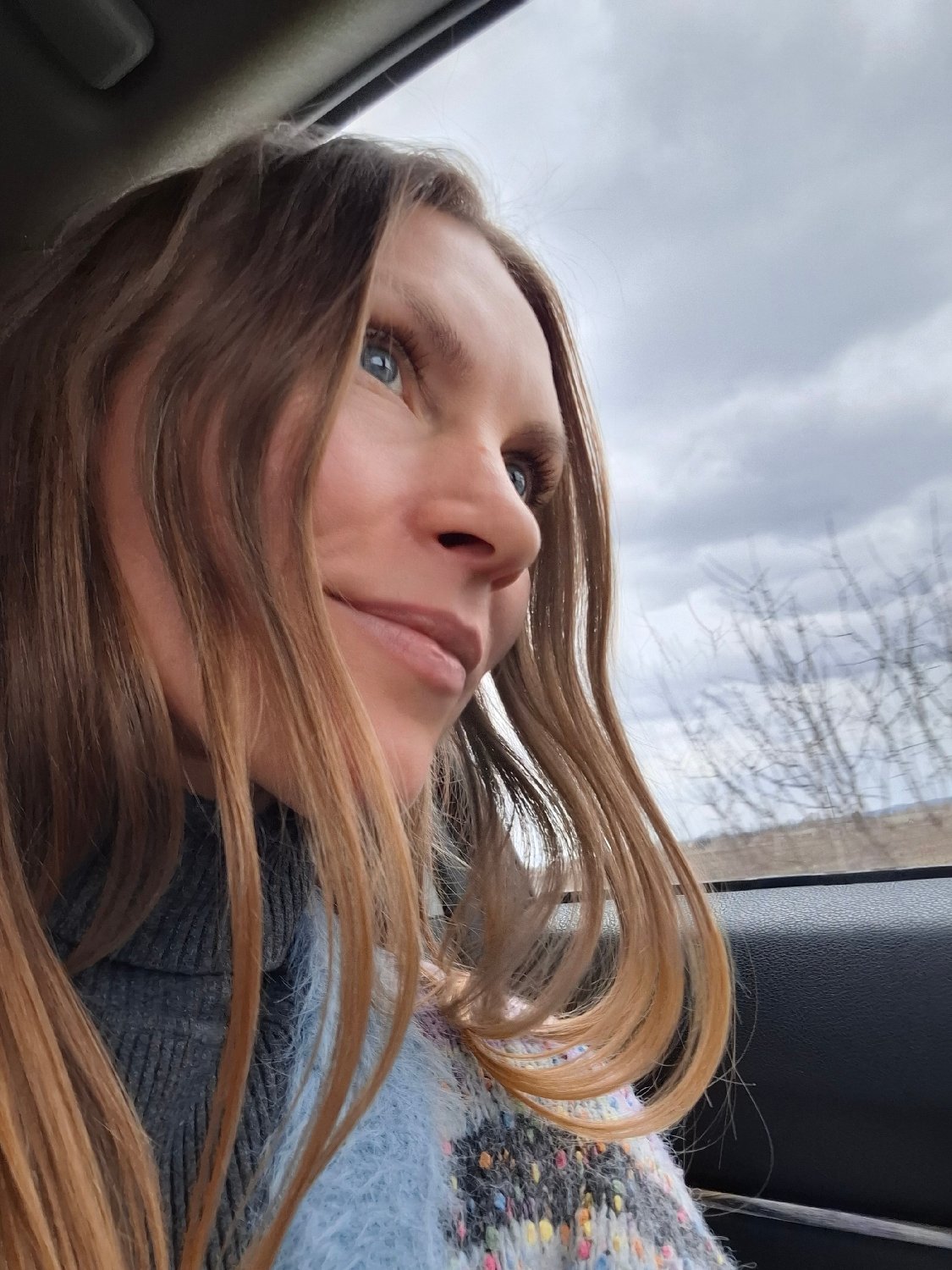 Portrait photographed from vehicle in Алисово, Russia