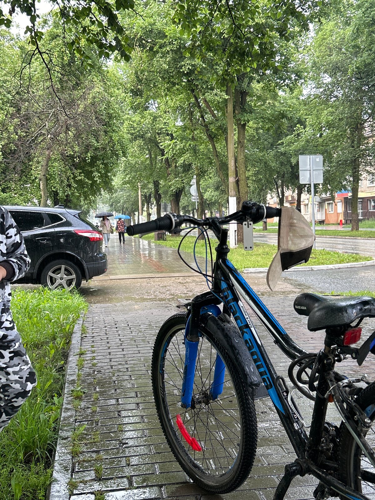 Rainy day in Chaikovsky, from wet streets to café hangout