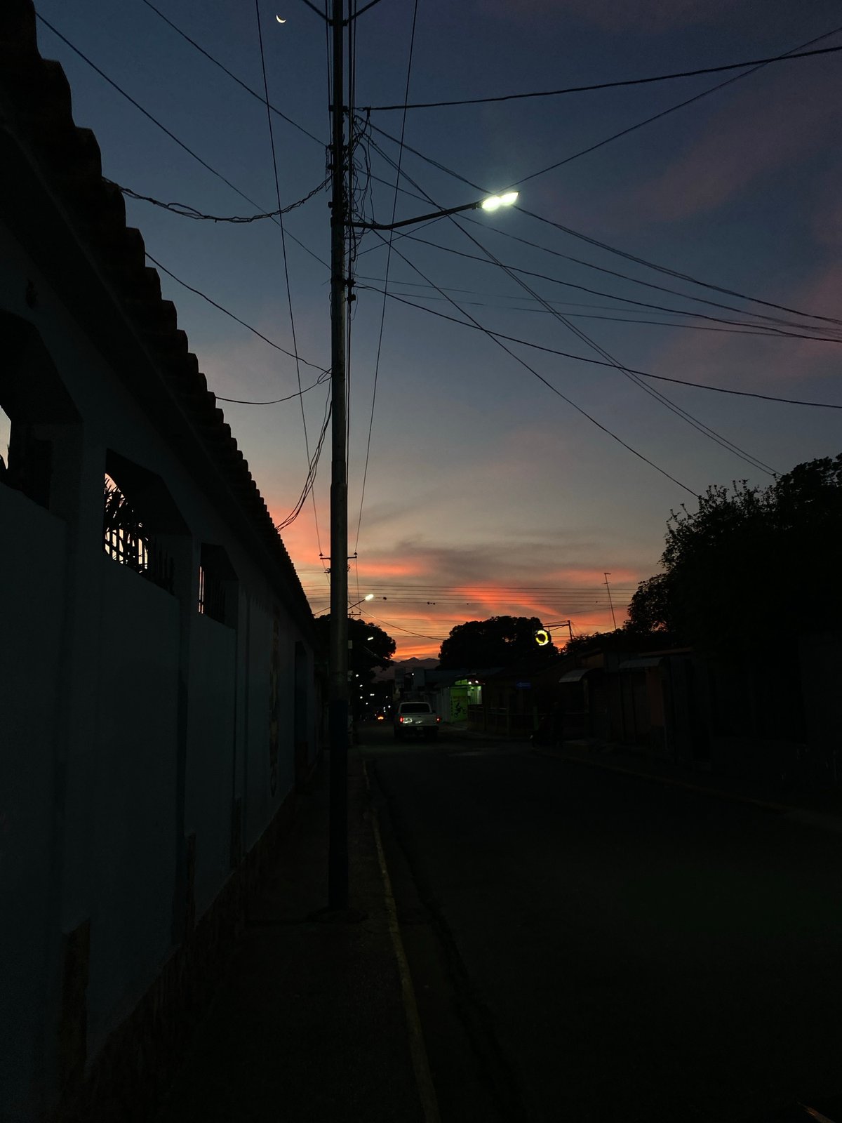Evening street life documented in Tinaquillo, Venezuela