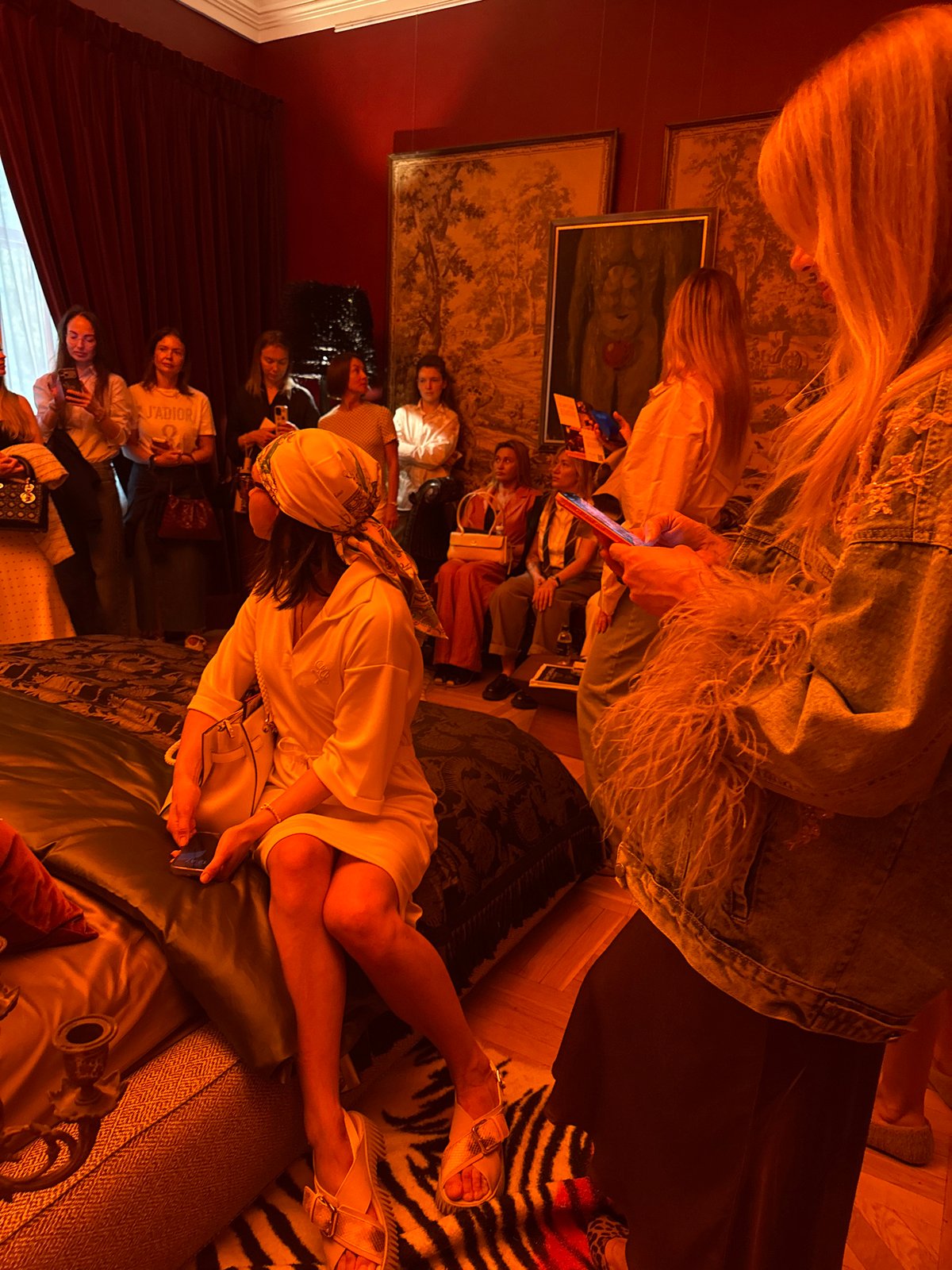 Intimate Moscow gathering in an opulently decorated private venue