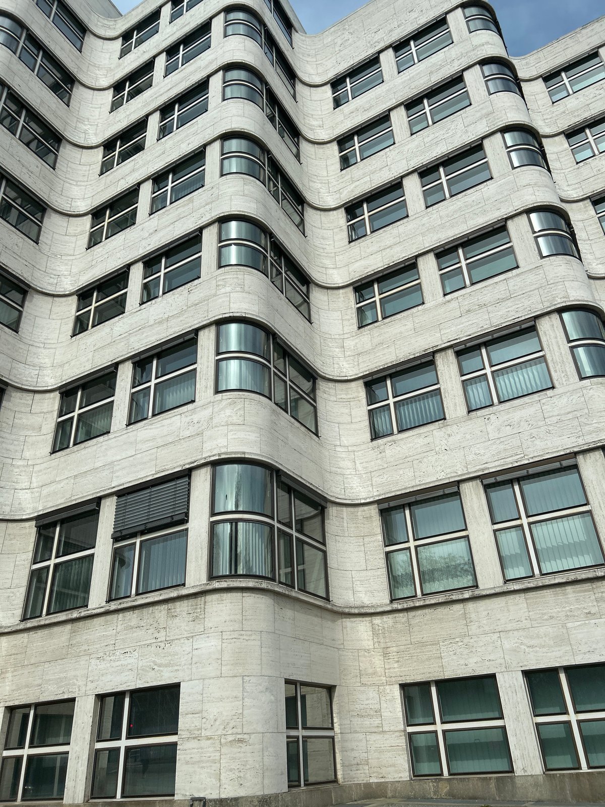 Witness documents Neuer Zollhof building's distinctive curved facade