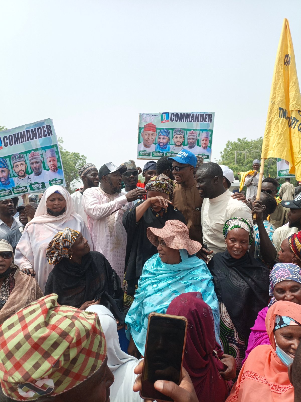 Political rally draws diverse crowd in daylight gathering