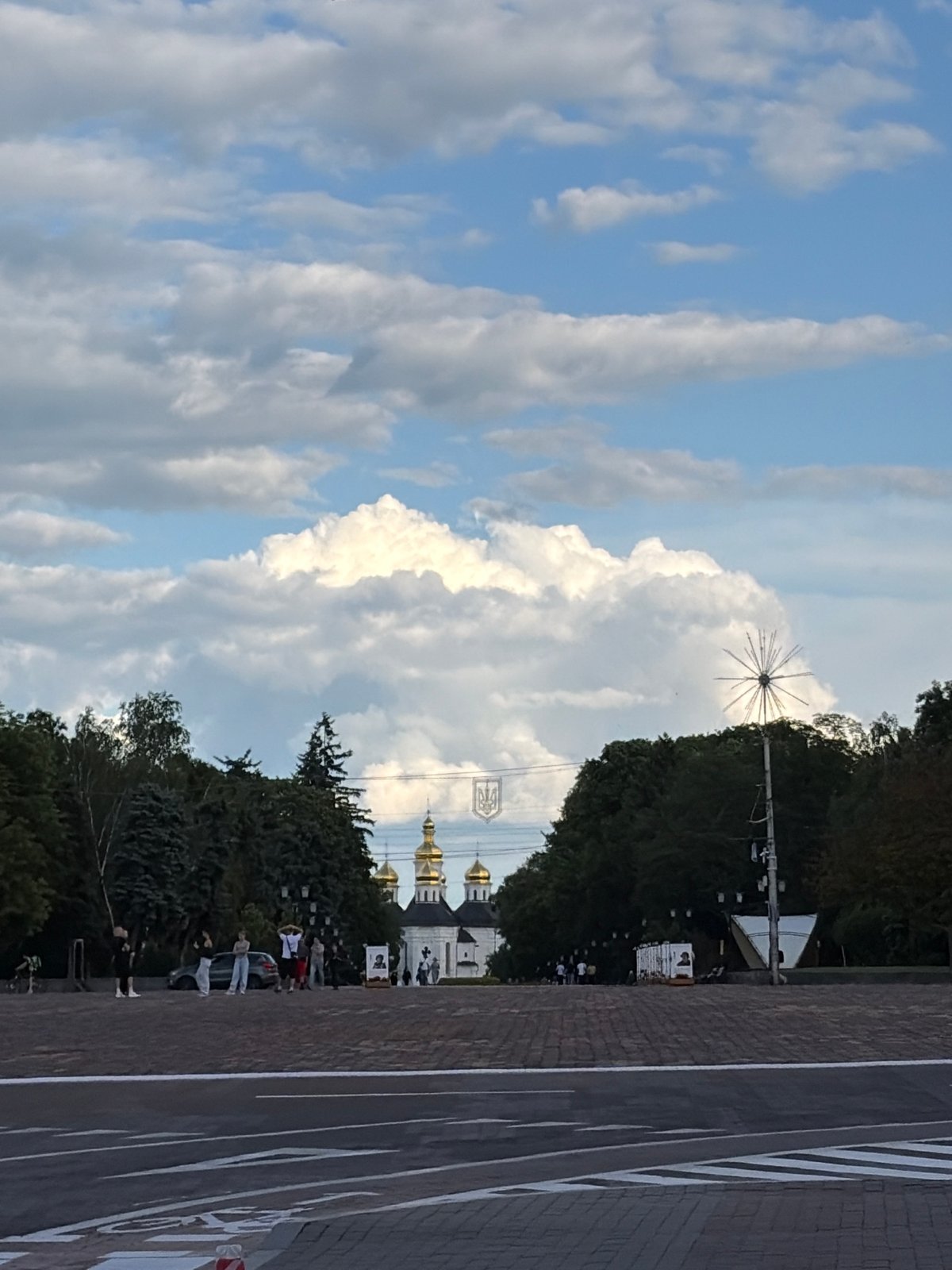 Afternoon stroll through central Chernihiv streets and storefronts