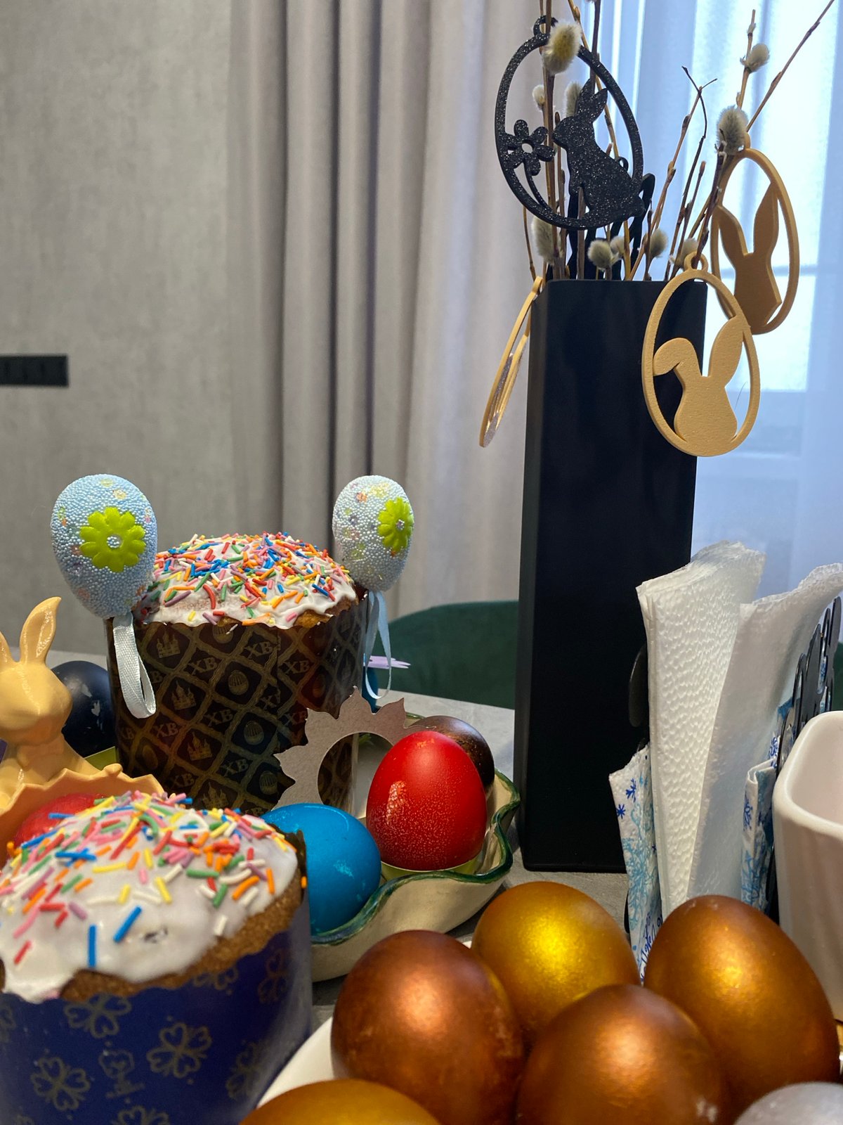 Woman documents playful bedroom moments in Chaikovsky apartment