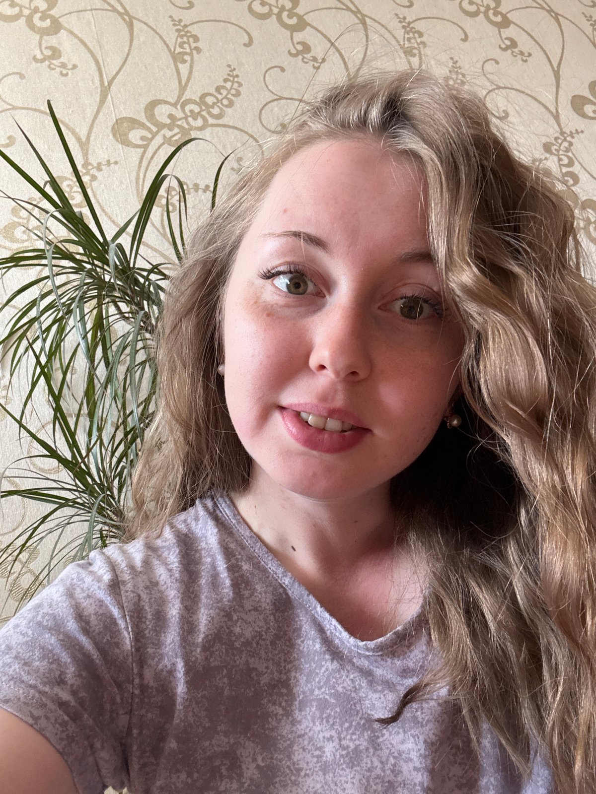 Woman documents morning selfie session with props and mirrors
