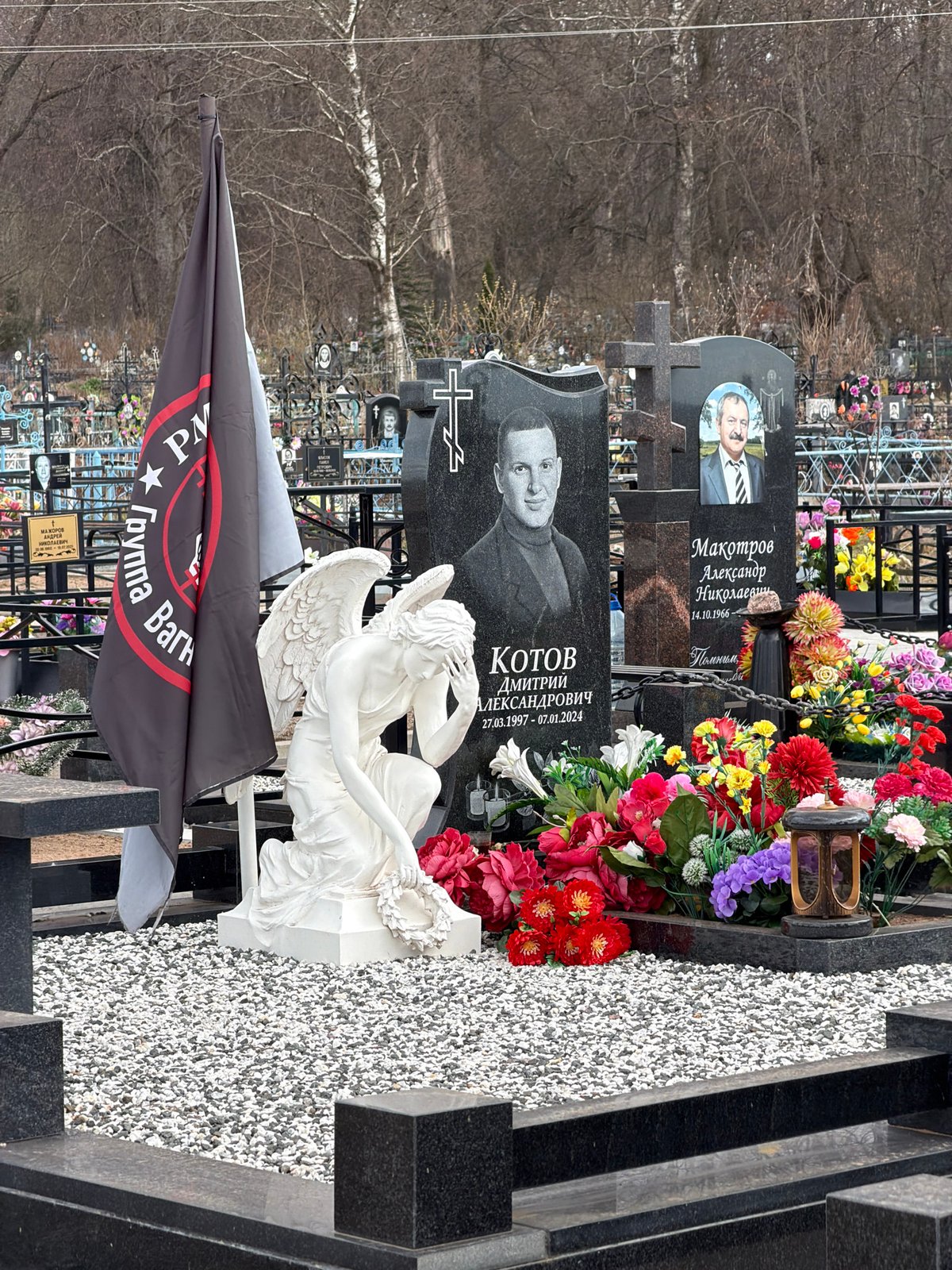 Cemetery visit documented in Bronnitsy, Russia
