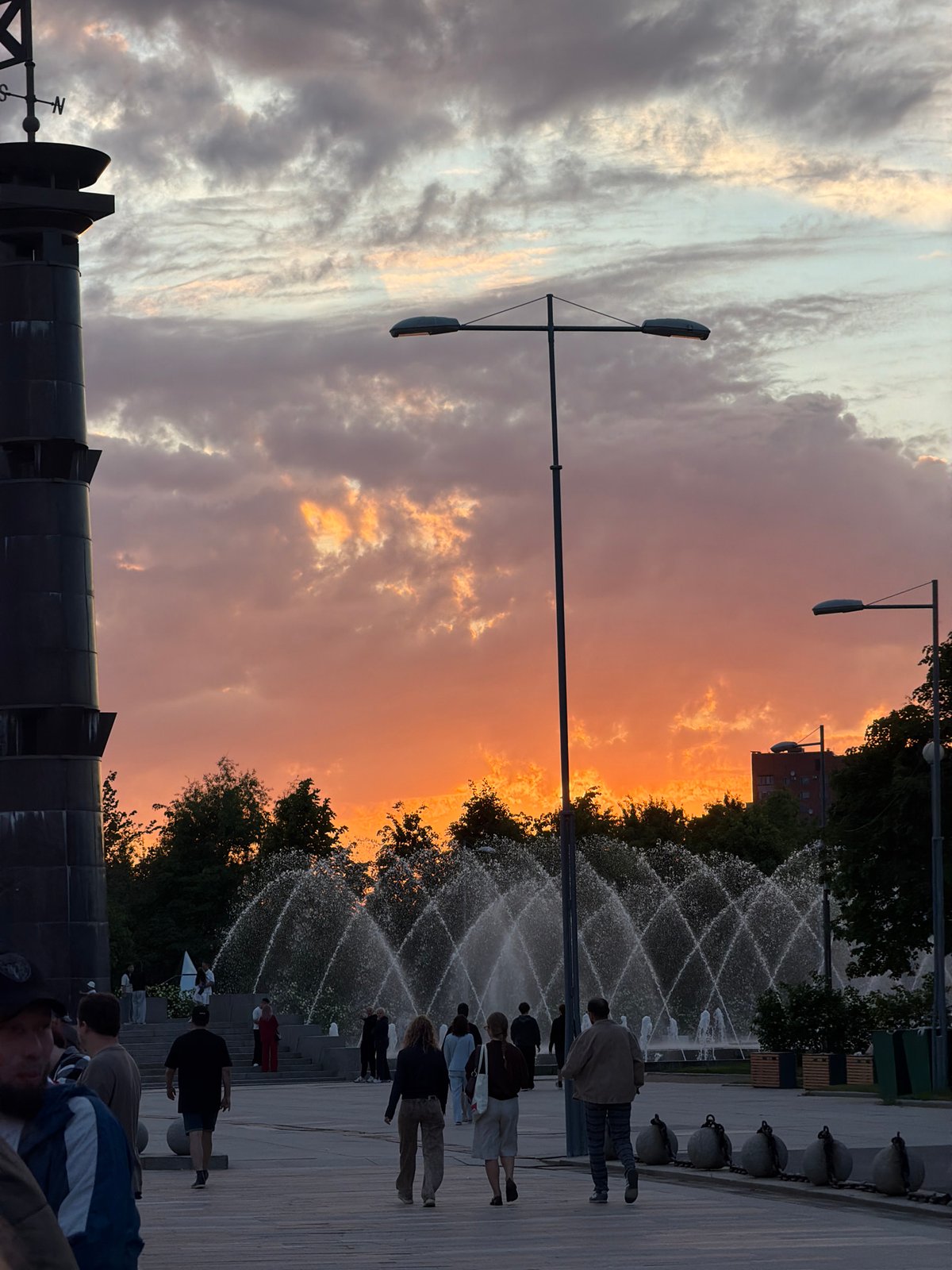 Woman captures playful sunset selfie in Saint Petersburg park